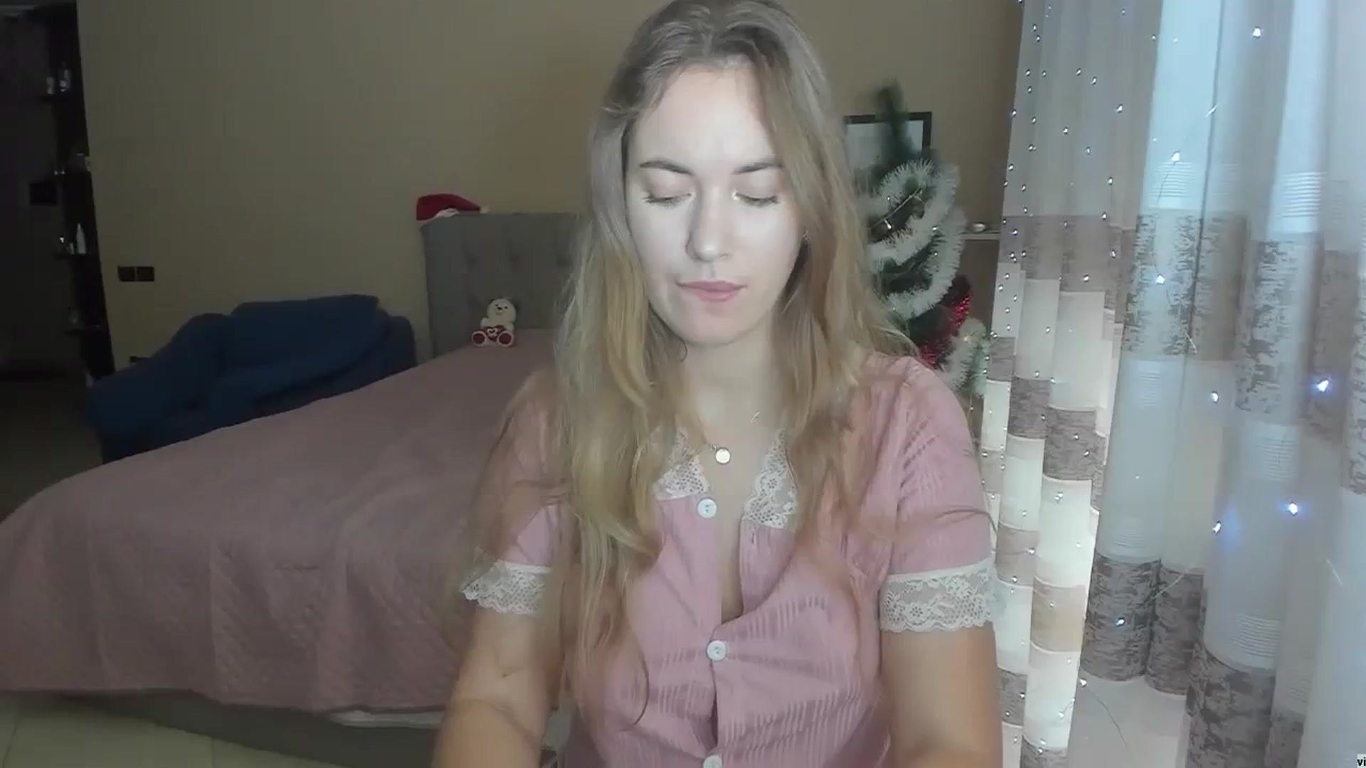 Gallery image thumbnail from SweetBlonde20's myfreecams stream on, 12/25/2023, 14:11 image 6 of 20