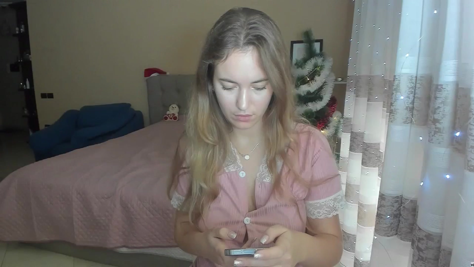 Gallery image thumbnail from SweetBlonde20's myfreecams stream on, 12/25/2023, 14:11 image 4 of 20
