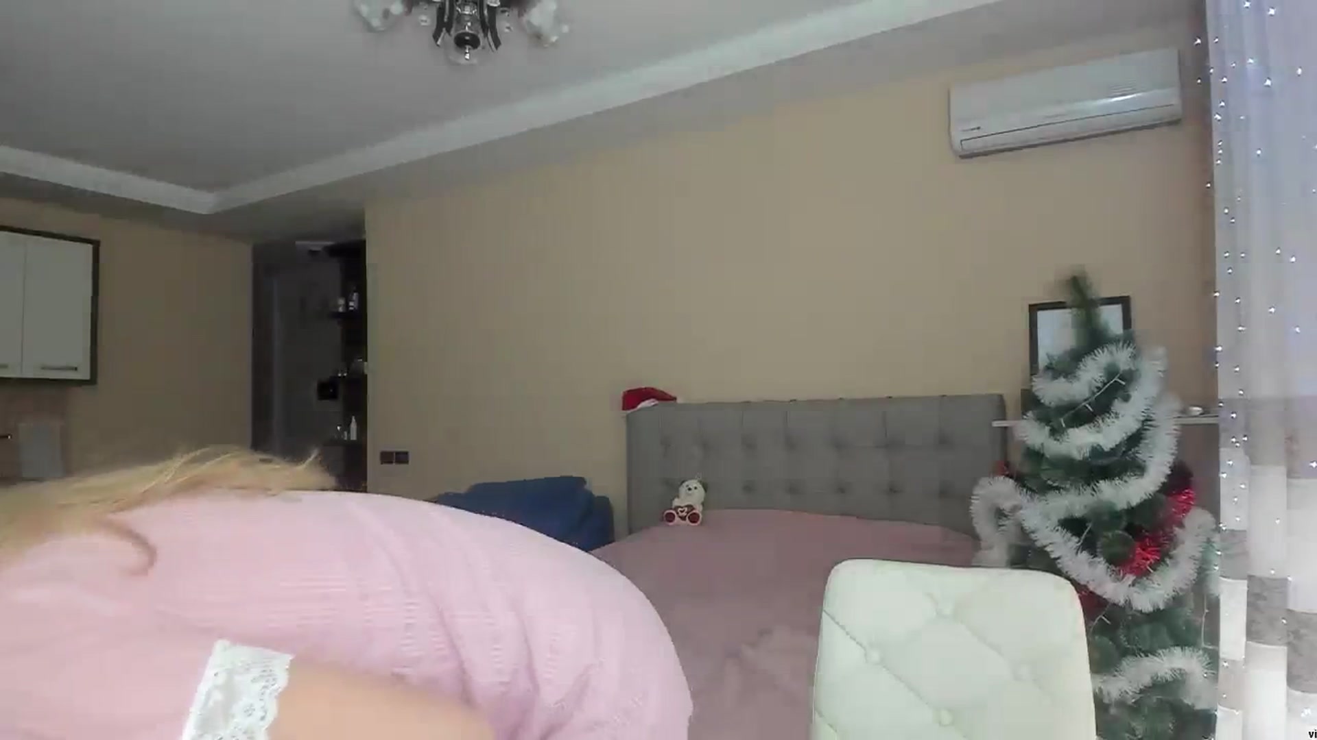 Gallery image thumbnail from SweetBlonde20's myfreecams stream on, 12/25/2023, 14:11 image 12 of 20
