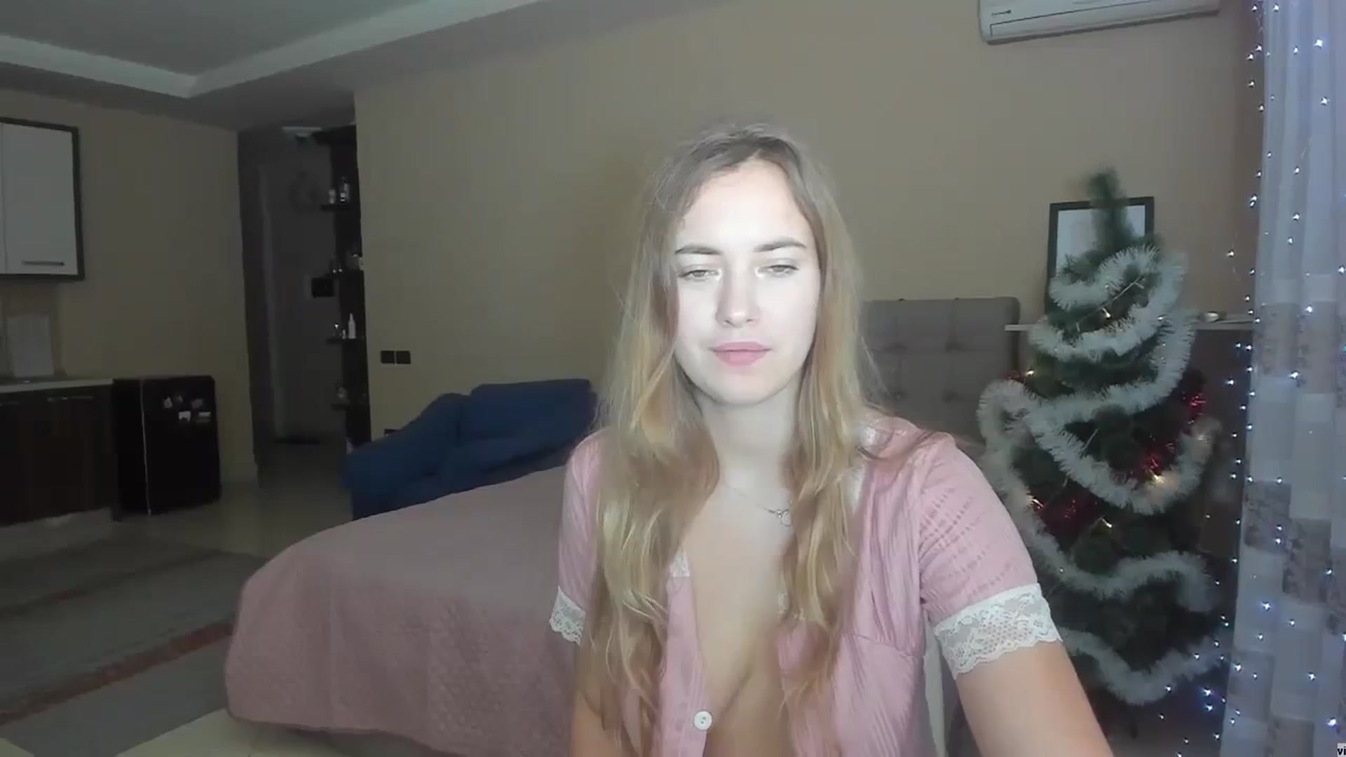 Gallery image thumbnail from SweetBlonde20's myfreecams stream on, 12/25/2023, 17:18 image 2 of 20