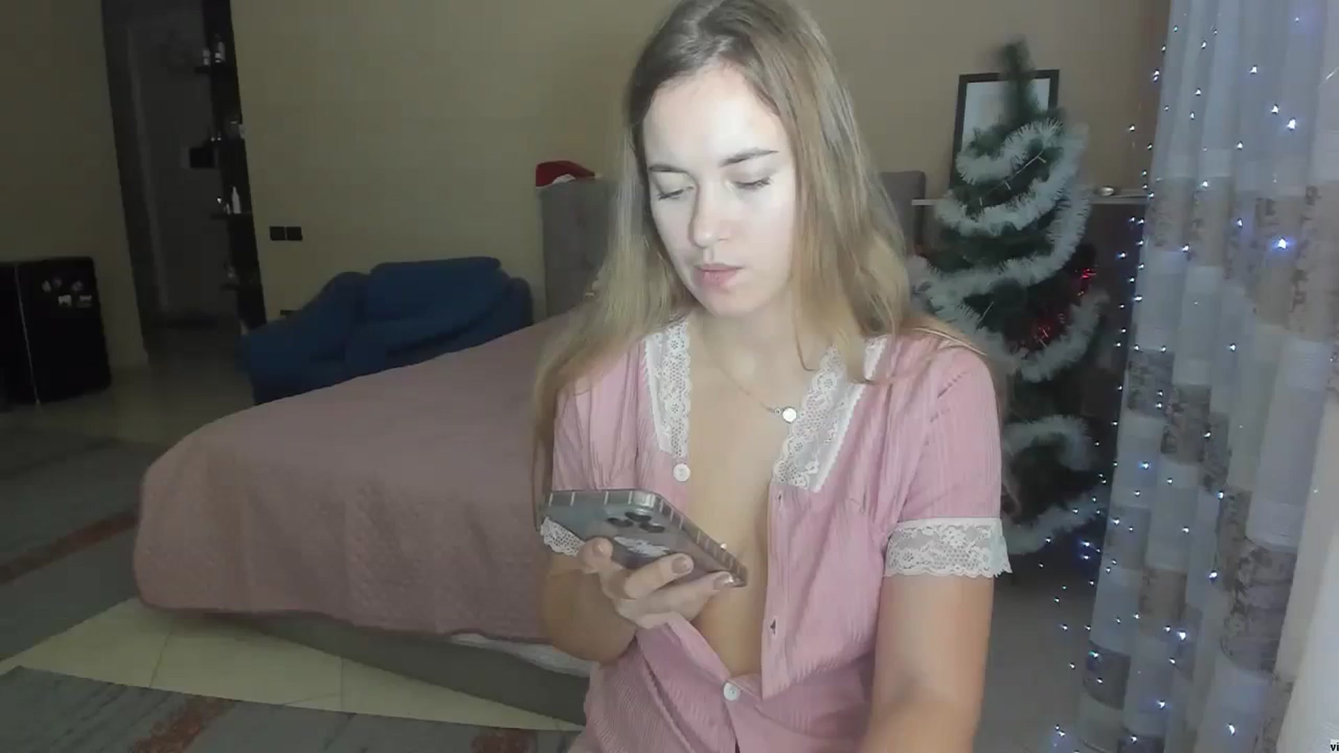 Gallery image thumbnail from SweetBlonde20's myfreecams stream on, 12/25/2023, 17:18 image 9 of 20