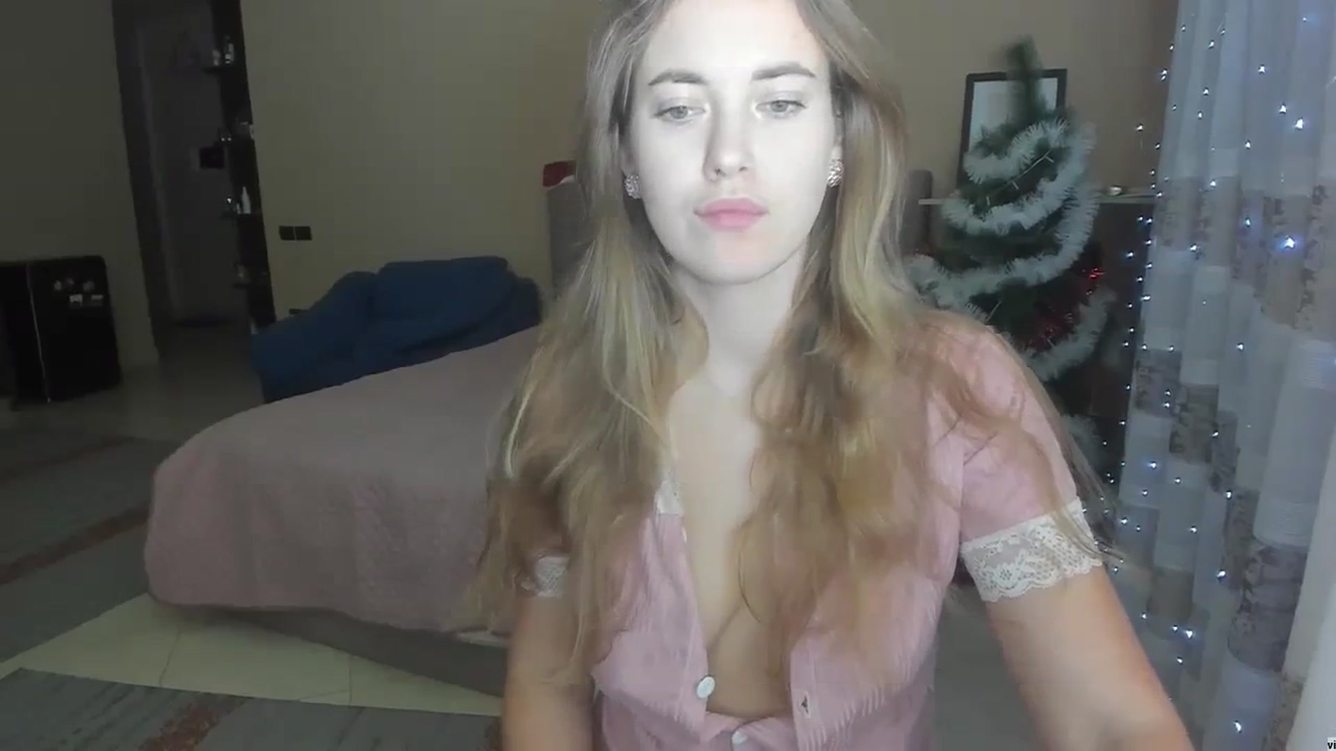 Gallery image thumbnail from SweetBlonde20's myfreecams stream on, 12/25/2023, 17:18 image 16 of 20