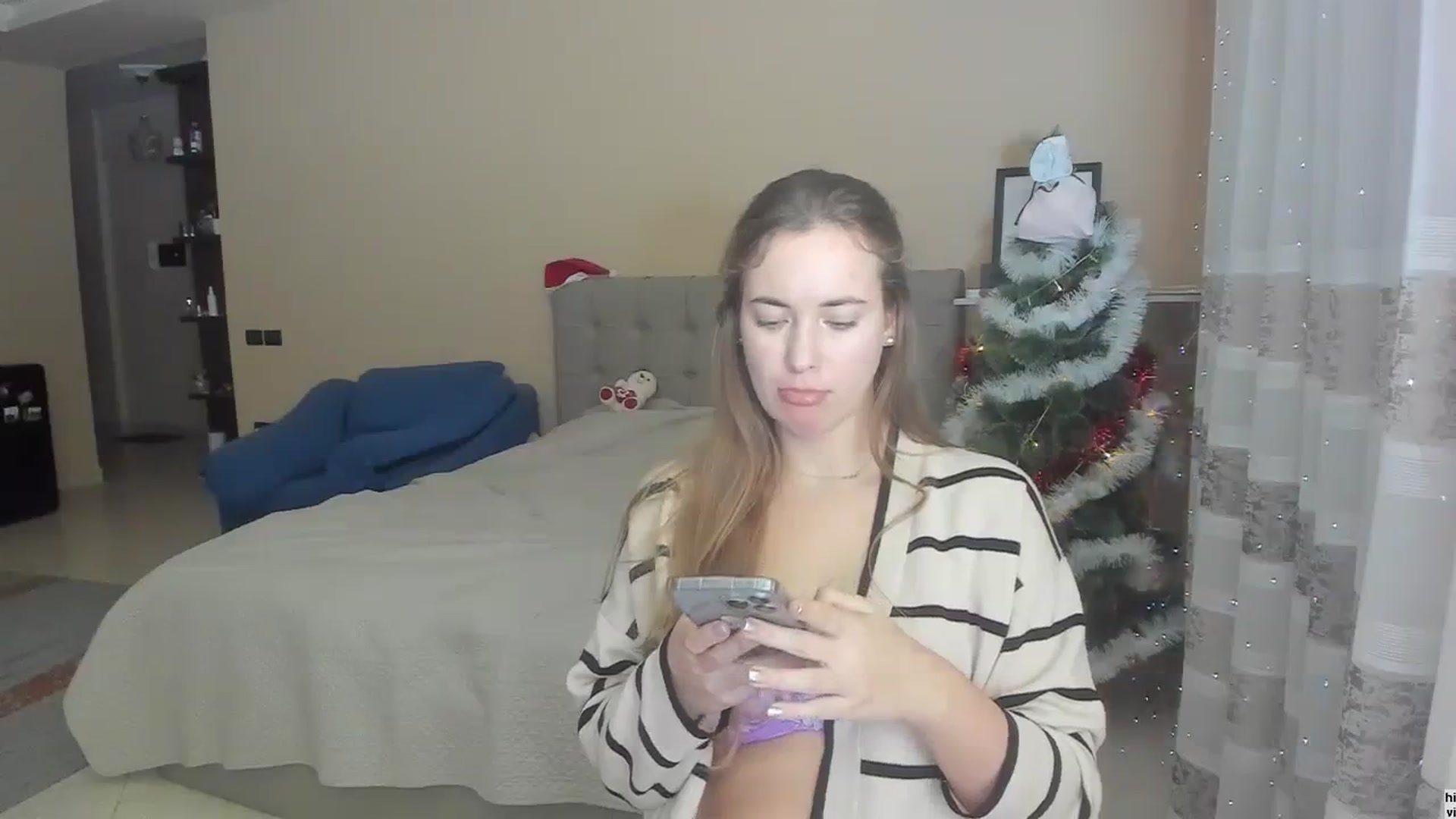 Gallery image thumbnail from SweetBlonde20's myfreecams stream on, 12/28/2023, 17:01 image 12 of 20