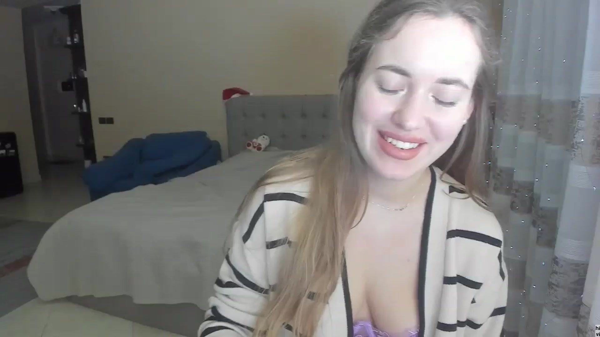 Gallery image thumbnail from SweetBlonde20's myfreecams stream on, 12/28/2023, 17:01 image 9 of 20
