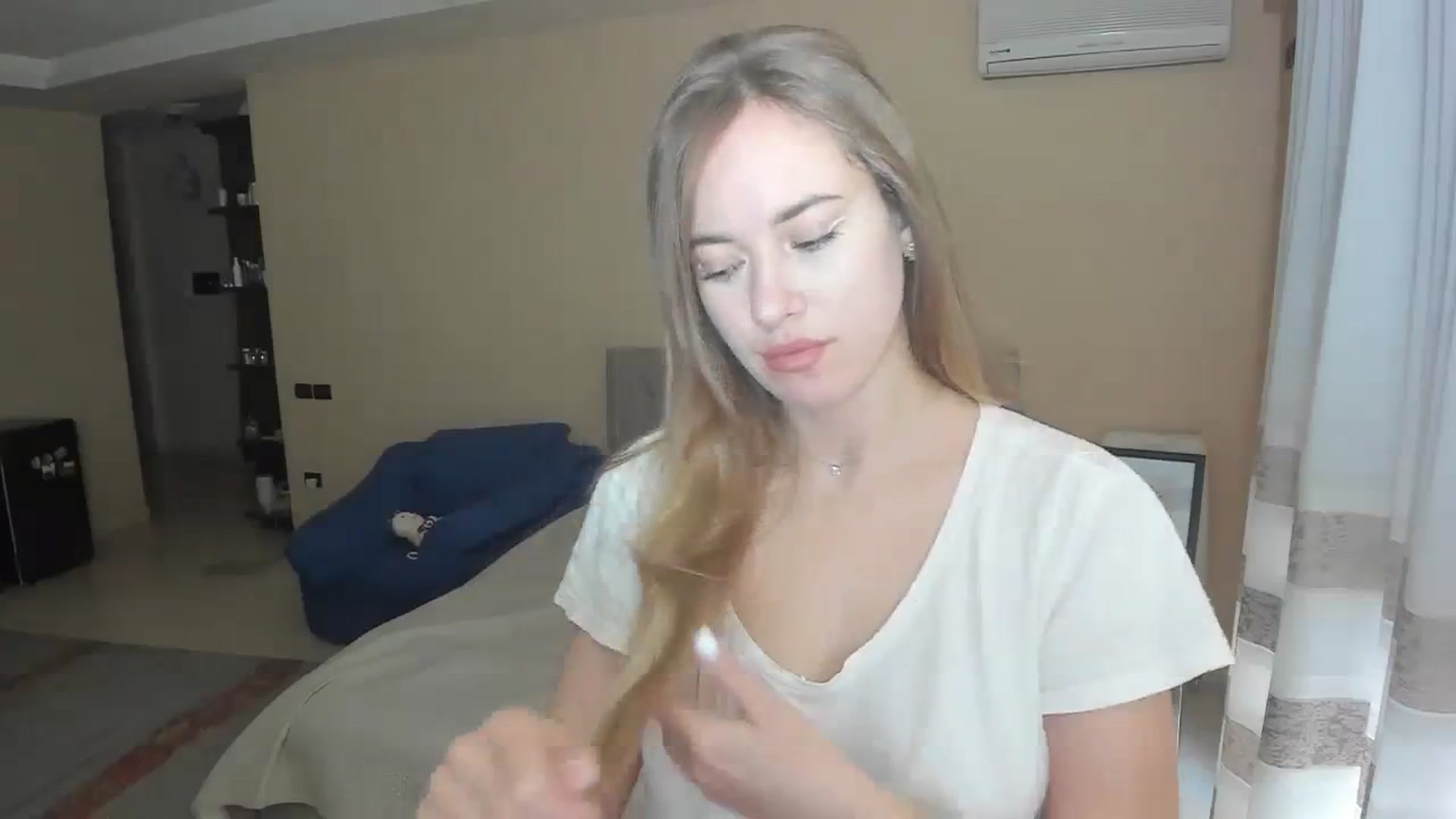Gallery image thumbnail from SweetBlonde20's myfreecams stream on, 02/04/2024, 14:10 image 3 of 20