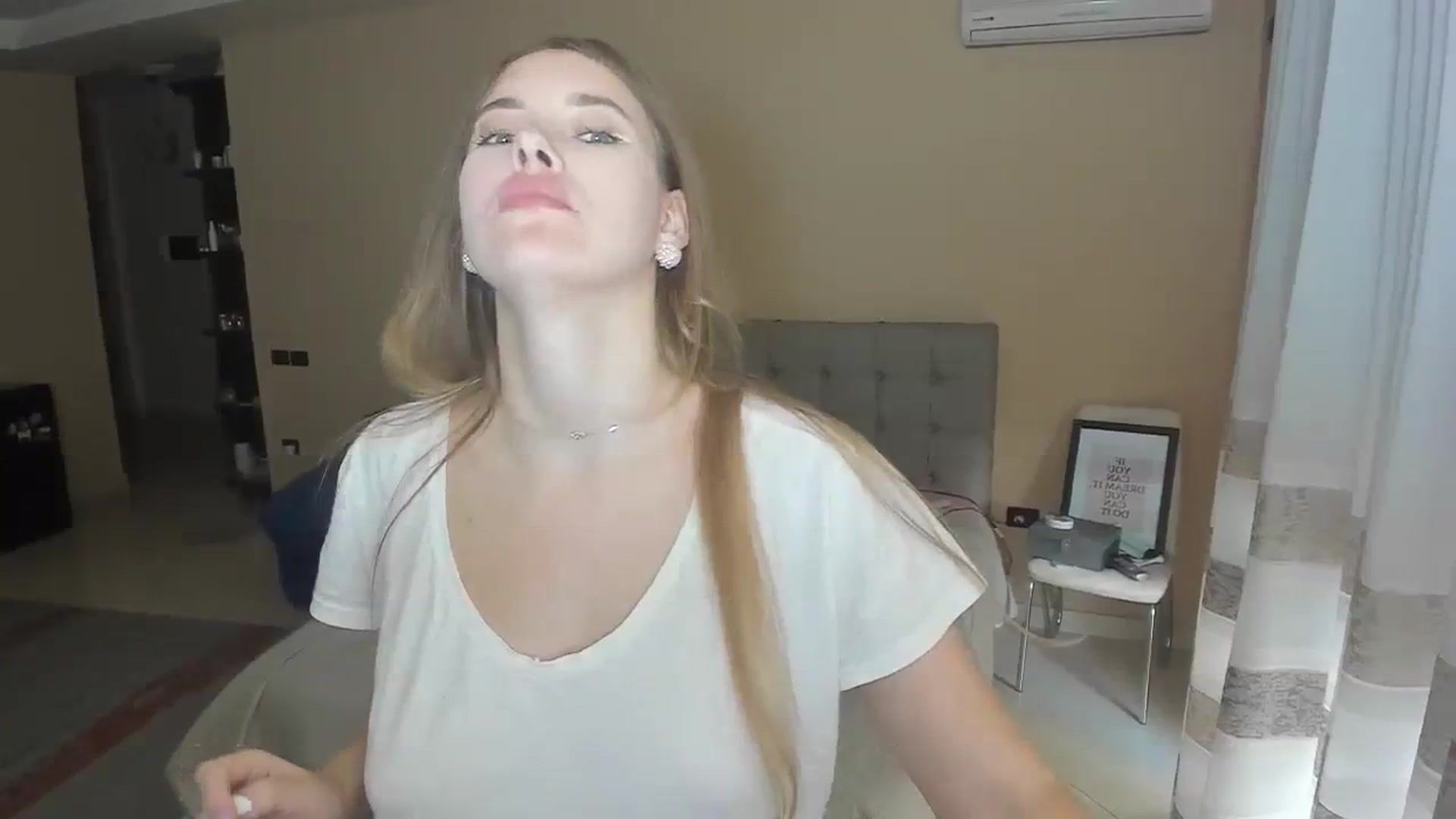 Gallery image thumbnail from SweetBlonde20's myfreecams stream on, 02/04/2024, 14:10 image 13 of 20