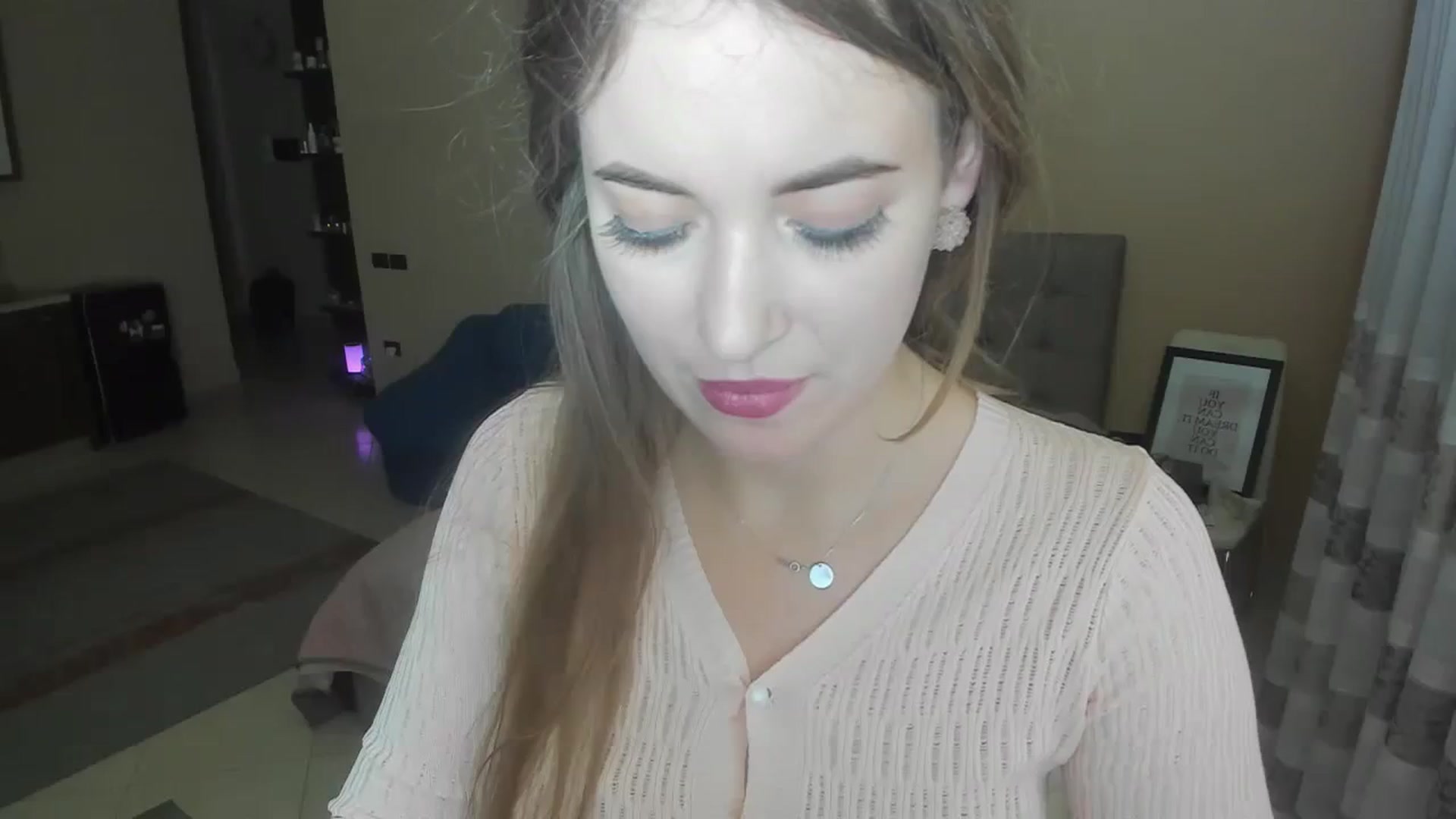 Gallery image thumbnail from SweetBlonde20's myfreecams stream on, 03/01/2024, 17:06 image 11 of 20