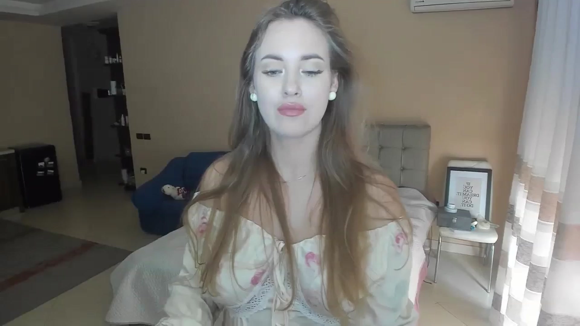 Gallery image thumbnail from SweetBlonde20's myfreecams stream on, 03/14/2024, 14:45 image 4 of 20