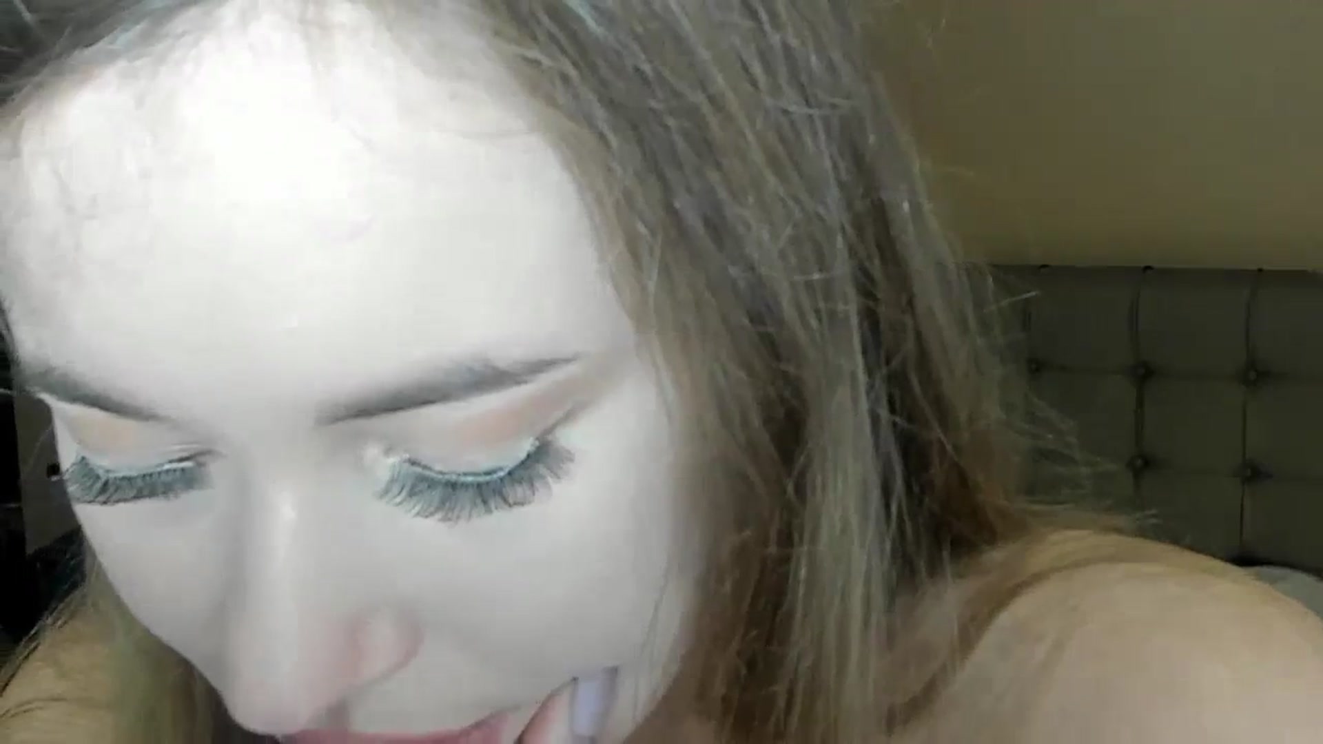 Gallery image thumbnail from SweetBlonde20's myfreecams stream on, 03/14/2024, 16:45 image 2 of 20