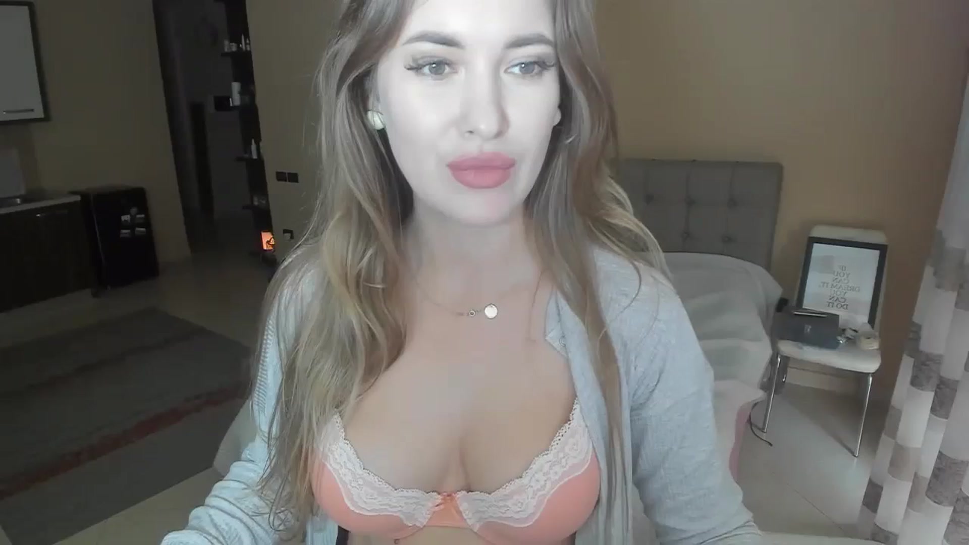 Gallery image thumbnail from SweetBlonde20's myfreecams stream on, 03/17/2024, 15:38 image 14 of 20