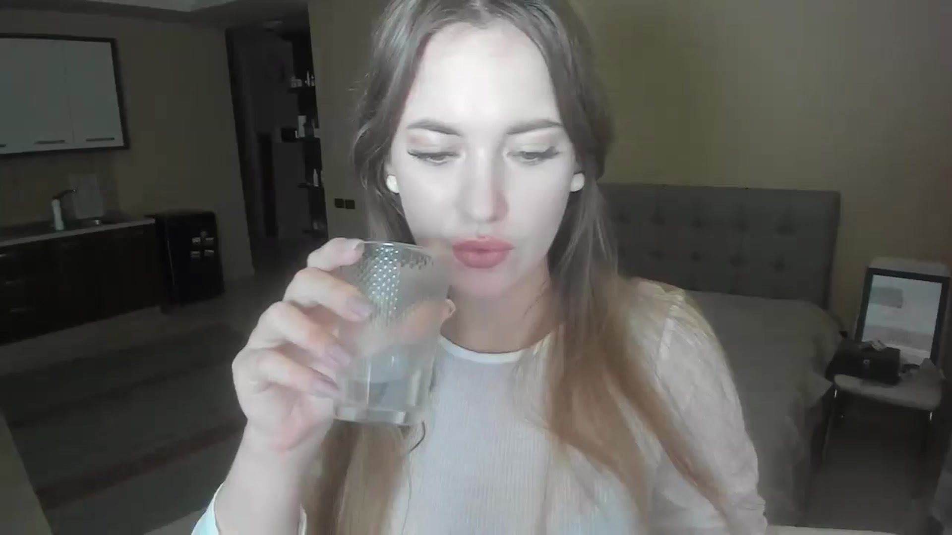 Gallery image thumbnail from SweetBlonde20's myfreecams stream on, 03/18/2024, 17:08 image 17 of 20