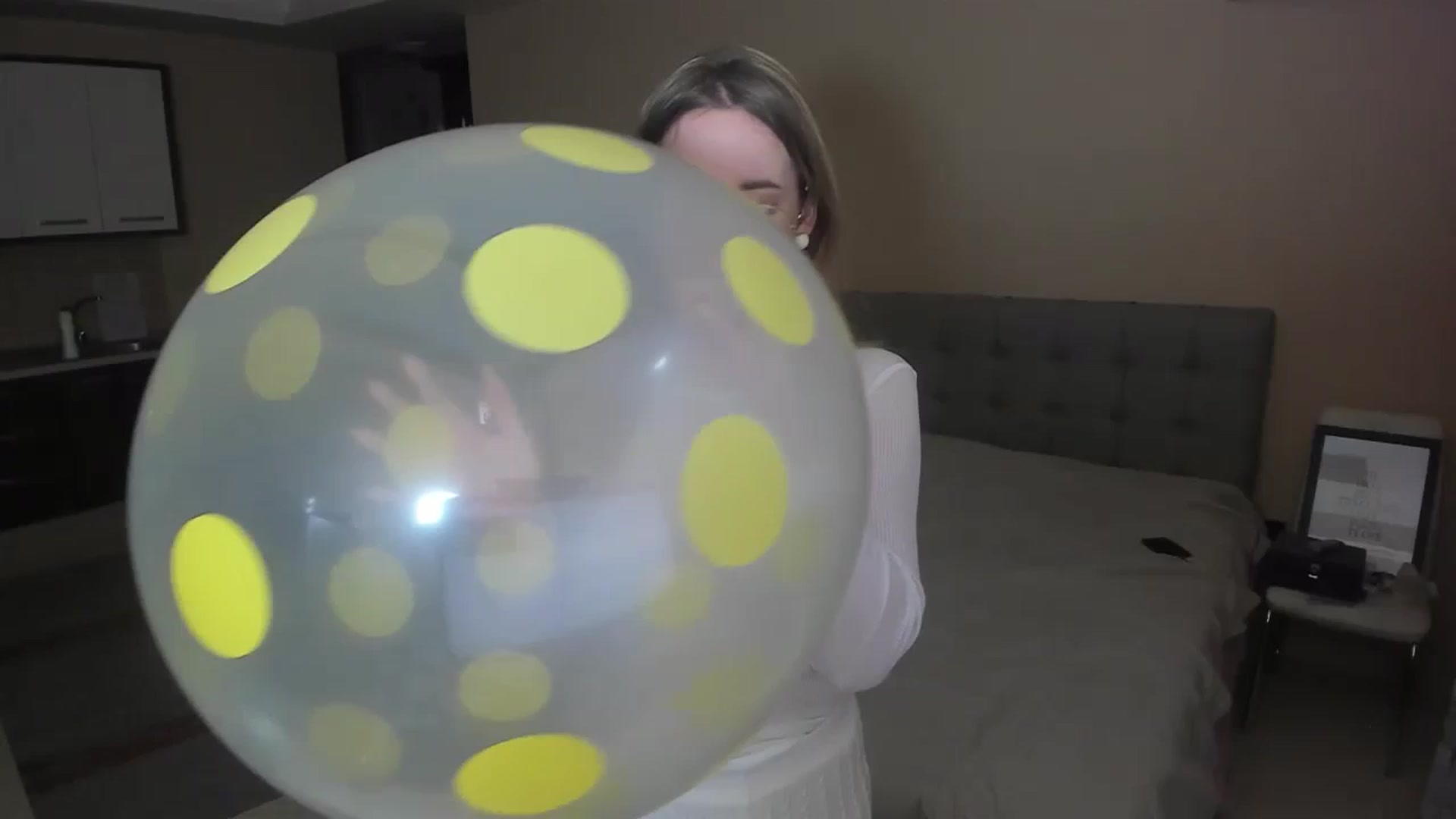 Gallery image thumbnail from SweetBlonde20's myfreecams stream on, 03/18/2024, 20:57 image 8 of 20