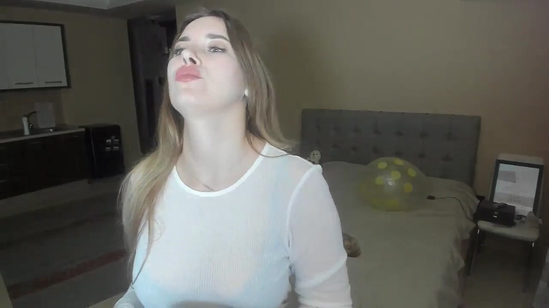 Gallery image thumbnail from SweetBlonde20's myfreecams stream on, 03/18/2024, 20:57 image 14 of 20