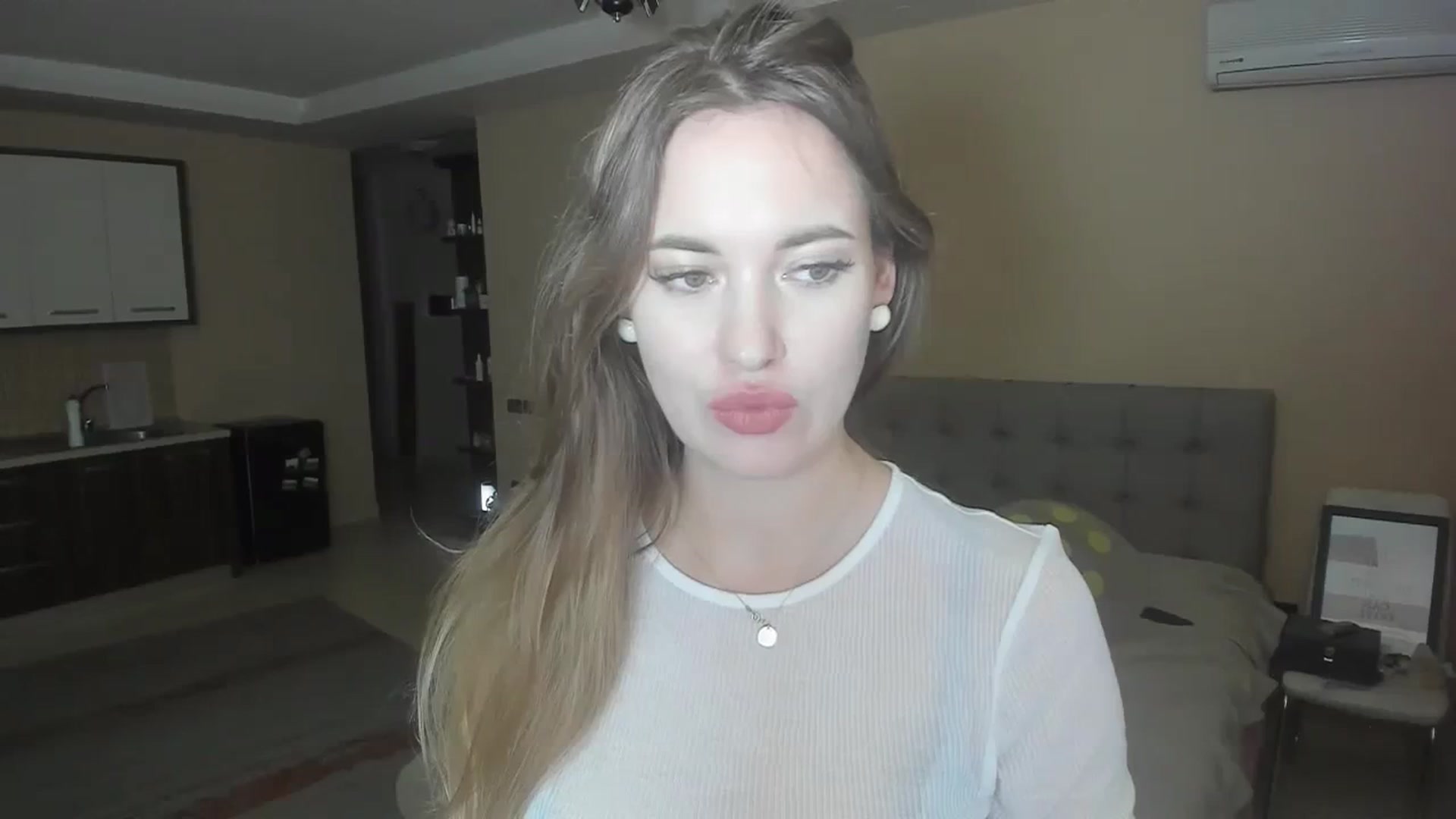 Gallery image thumbnail from SweetBlonde20's myfreecams stream on, 03/18/2024, 20:57 image 17 of 20