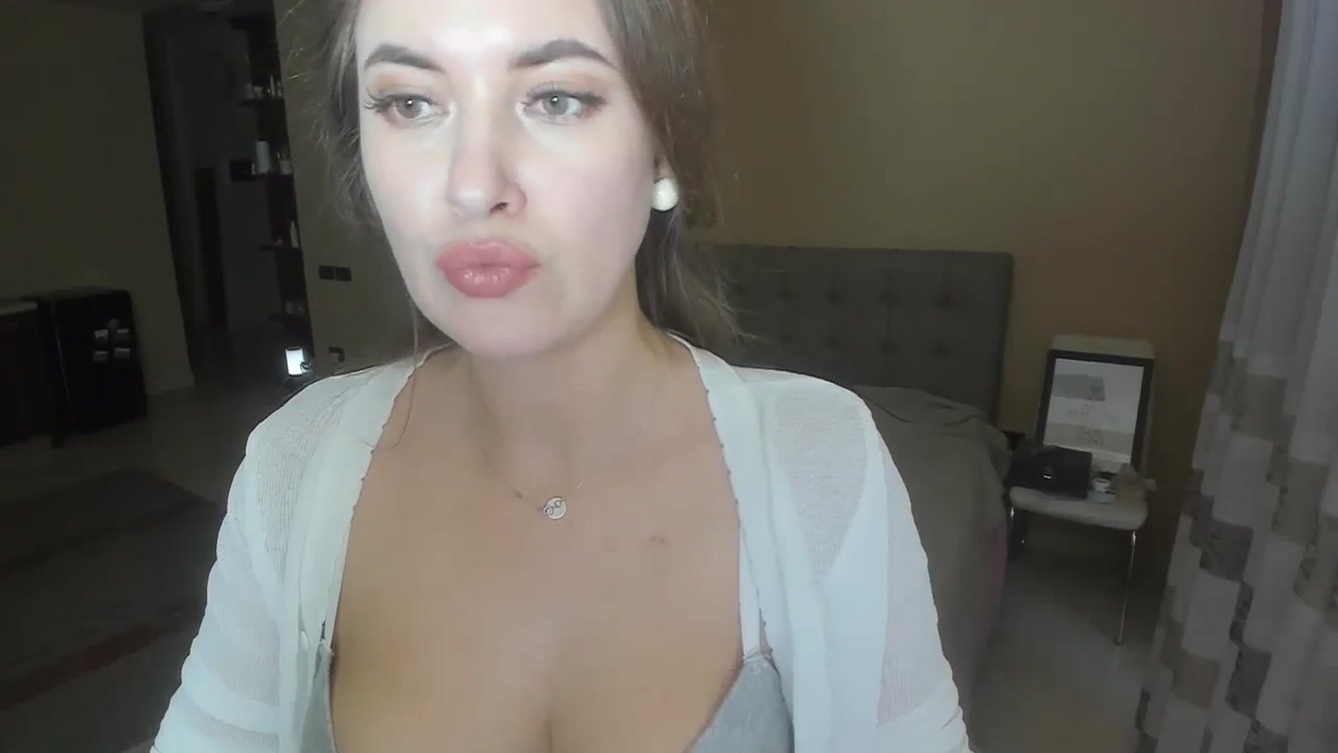 Gallery image thumbnail from SweetBlonde20's myfreecams stream on, 03/19/2024, 17:06 image 12 of 20