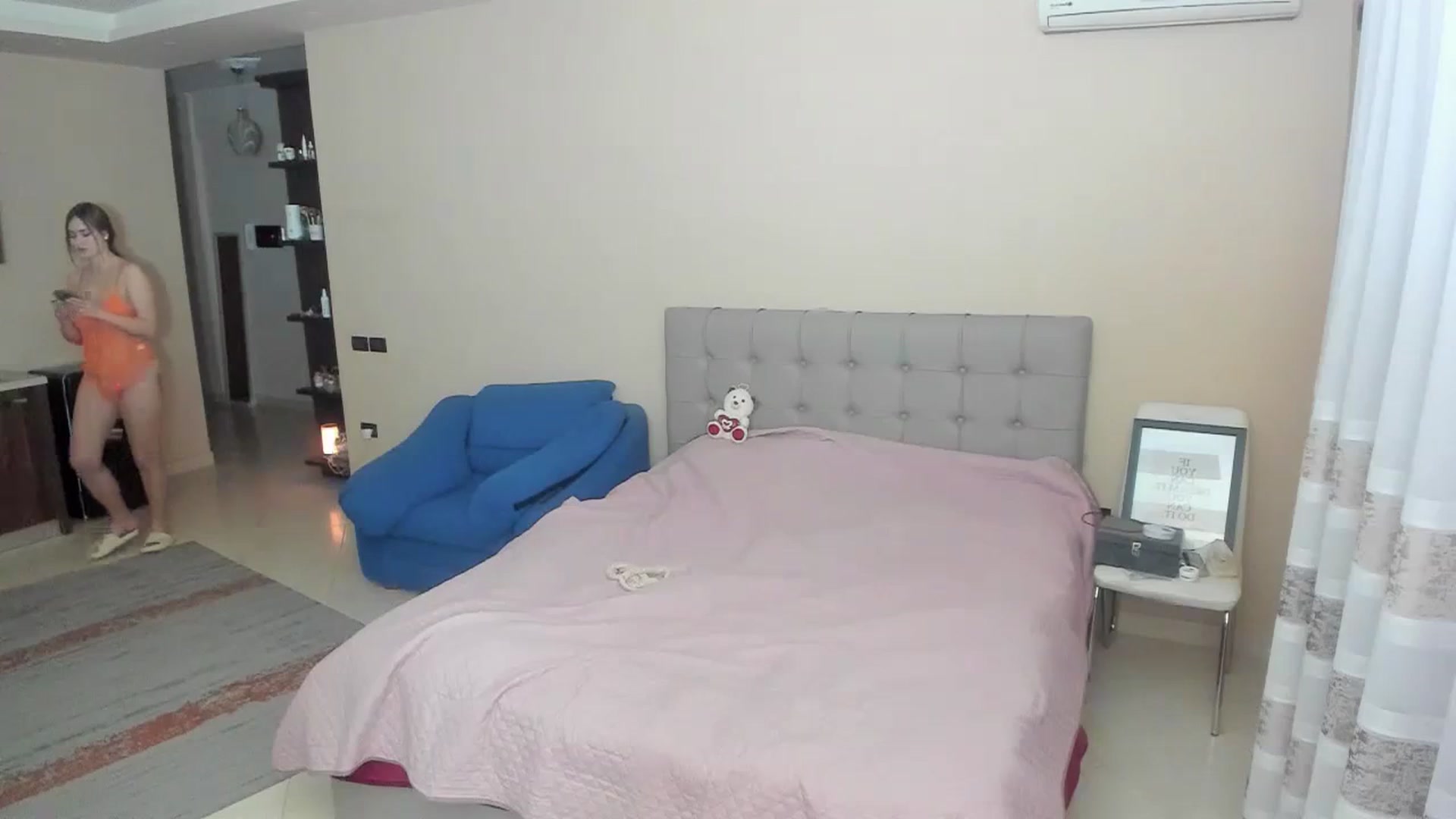 Gallery image thumbnail from SweetBlonde20's myfreecams stream on, 03/21/2024, 18:12 image 13 of 20