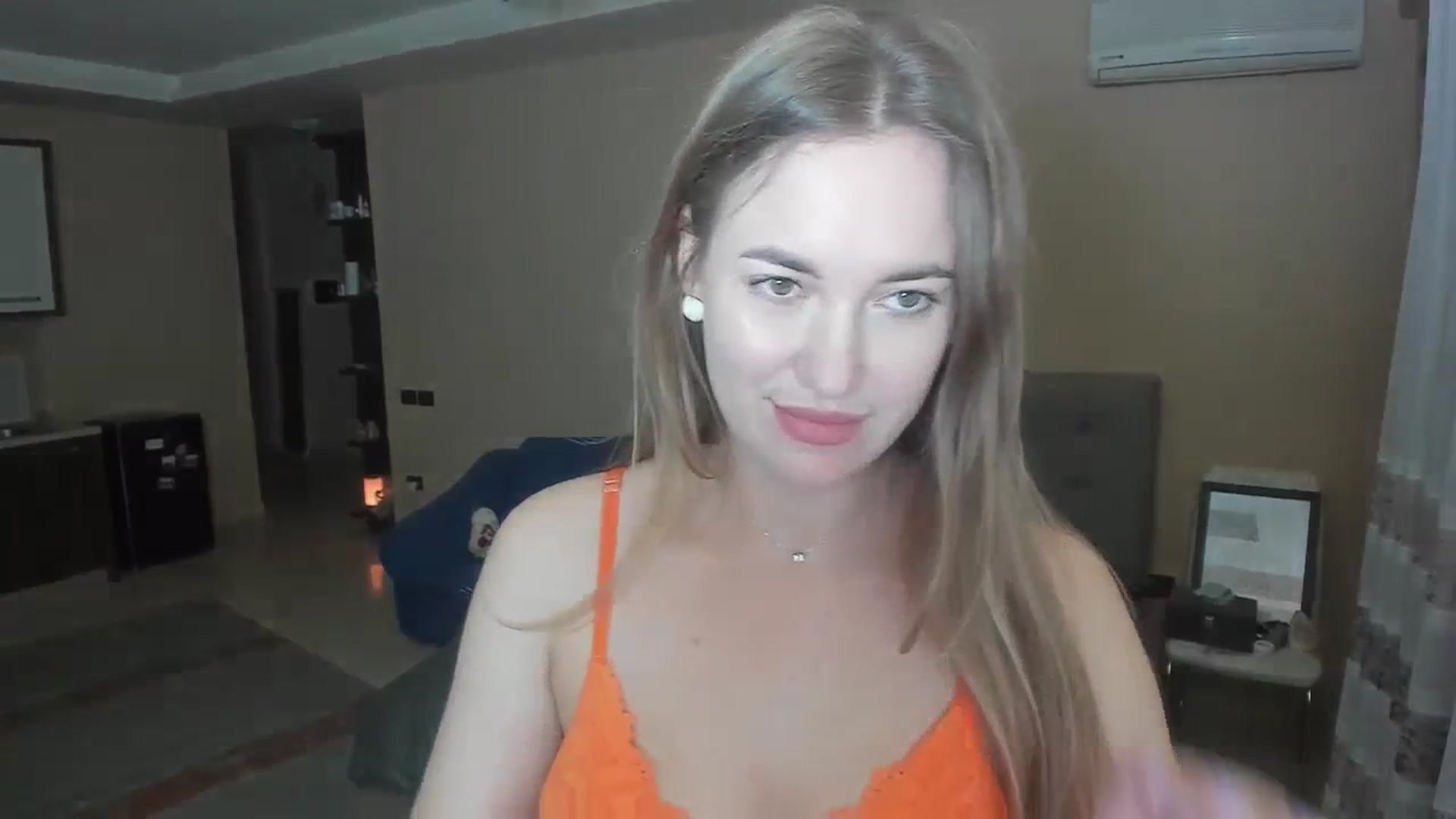 Gallery image thumbnail from SweetBlonde20's myfreecams stream on, 03/31/2024, 20:16 image 10 of 20