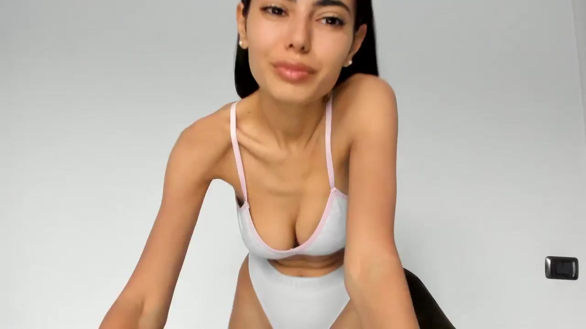 Gallery image thumbnail from SweetBoobs_'s myfreecams stream on, 06/27/2024, 18:04 image 3 of 20