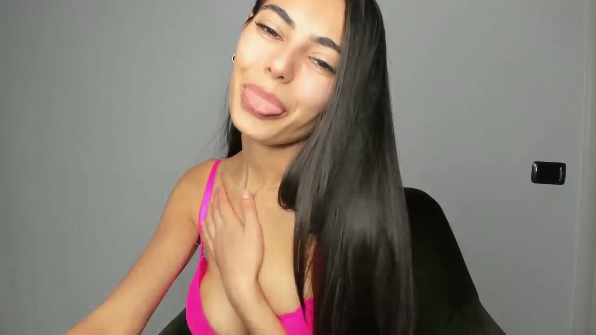 Gallery image thumbnail from SweetBoobs_'s myfreecams stream on, 10/19/2024, 19:12 image 13 of 20