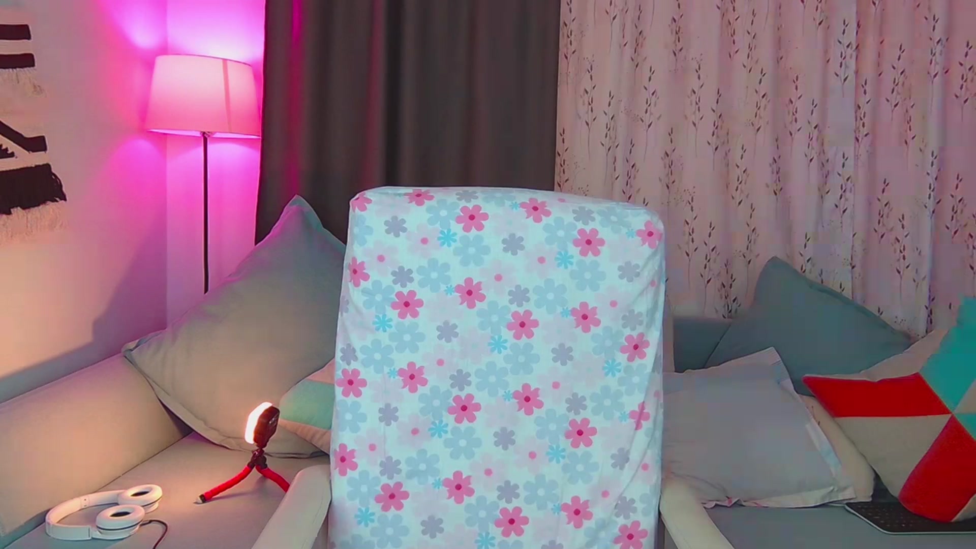Gallery image thumbnail from SweetDazzle's myfreecams stream on, 02/05/2024, 10:40 image 2 of 20