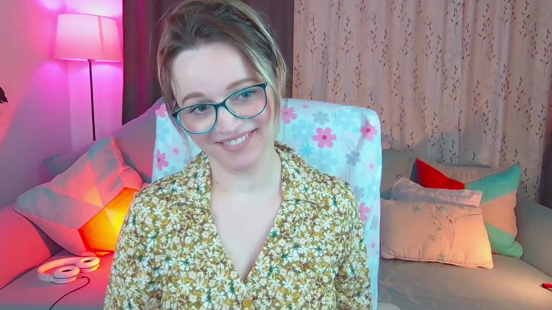 Gallery image thumbnail from SweetDazzle's myfreecams stream on, 02/08/2024, 09:06 image 12 of 20