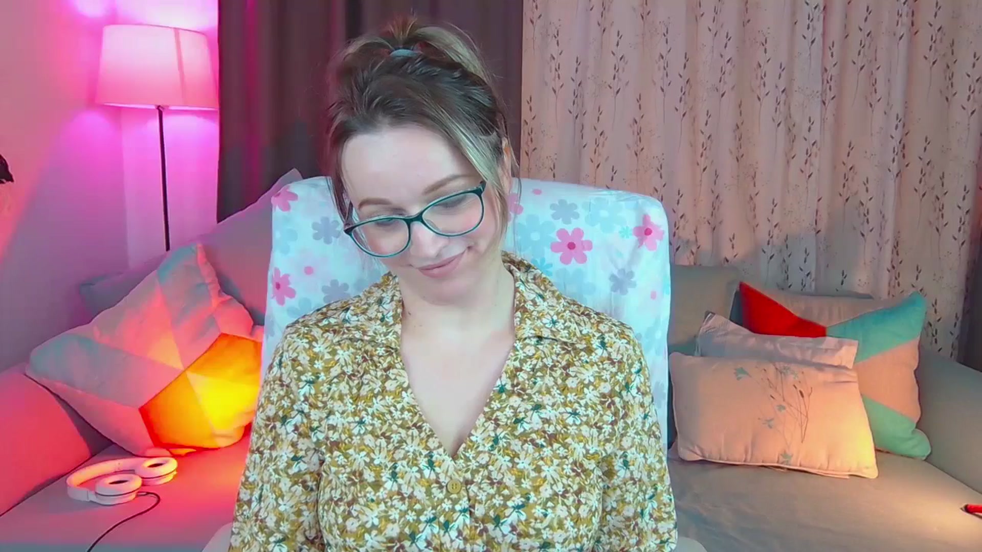 Gallery image thumbnail from SweetDazzle's myfreecams stream on, 02/08/2024, 09:06 image 6 of 20
