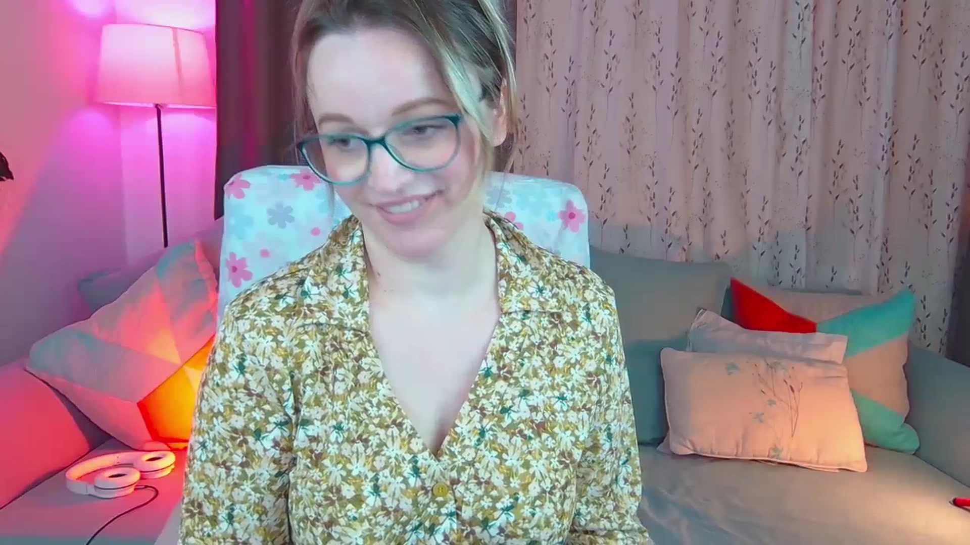 Gallery image thumbnail from SweetDazzle's myfreecams stream on, 02/08/2024, 09:06 image 20 of 20