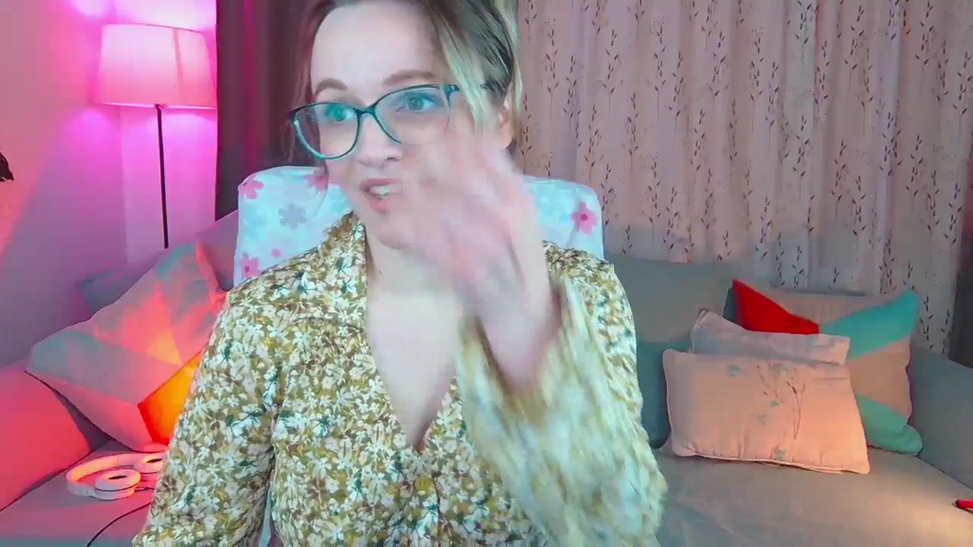 Gallery image thumbnail from SweetDazzle's myfreecams stream on, 02/08/2024, 09:06 image 19 of 20