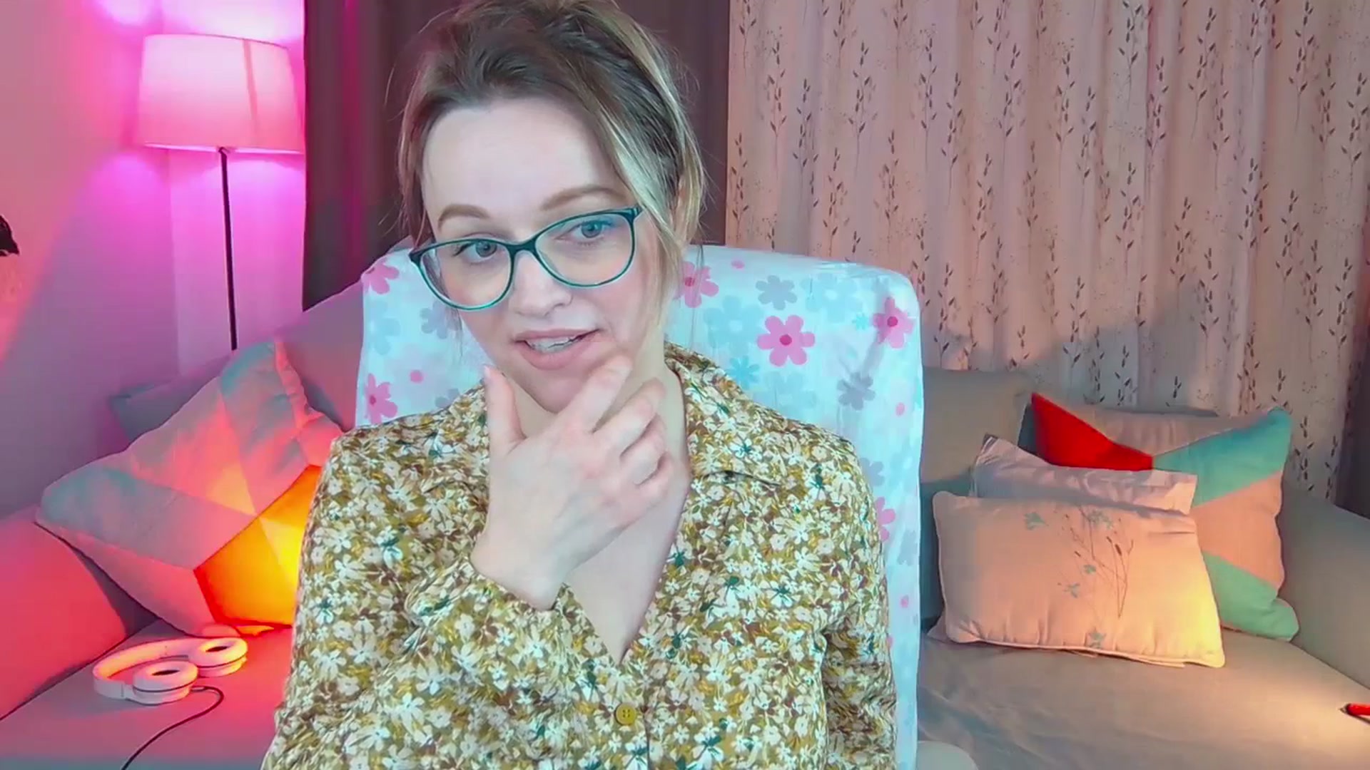 Gallery image thumbnail from SweetDazzle's myfreecams stream on, 02/08/2024, 09:06 image 9 of 20
