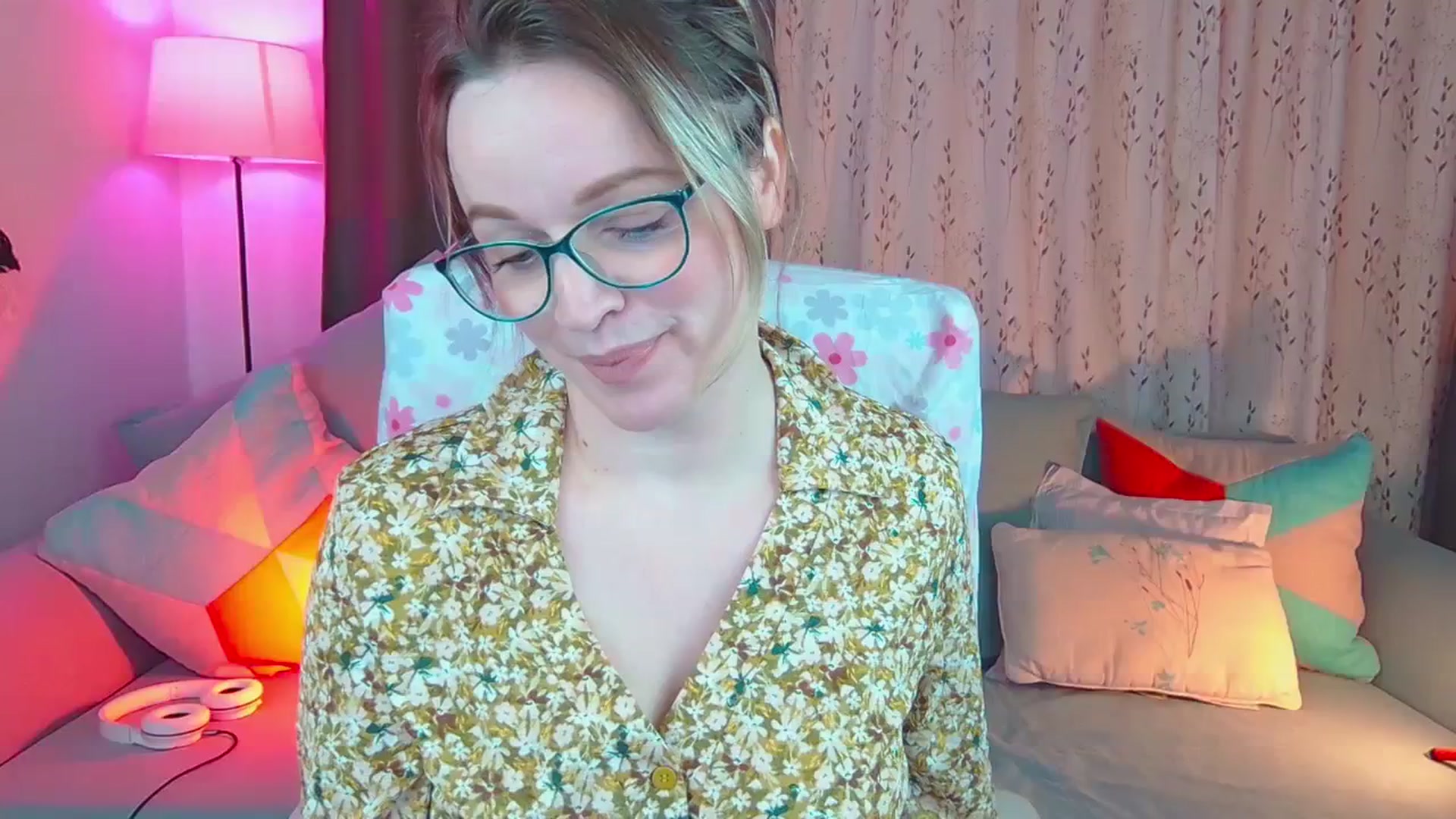 Gallery image thumbnail from SweetDazzle's myfreecams stream on, 02/08/2024, 09:06 image 1 of 20
