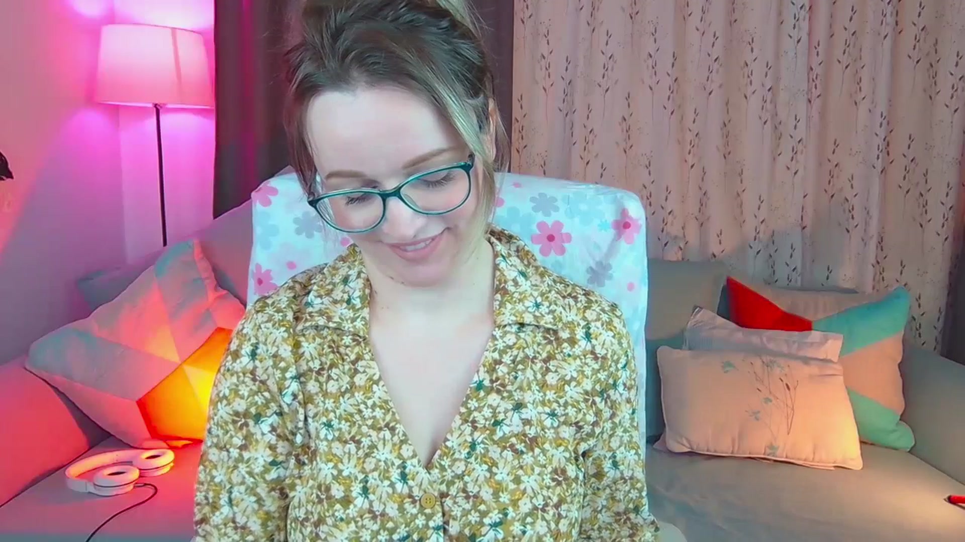 Gallery image thumbnail from SweetDazzle's myfreecams stream on, 02/08/2024, 09:06 image 2 of 20