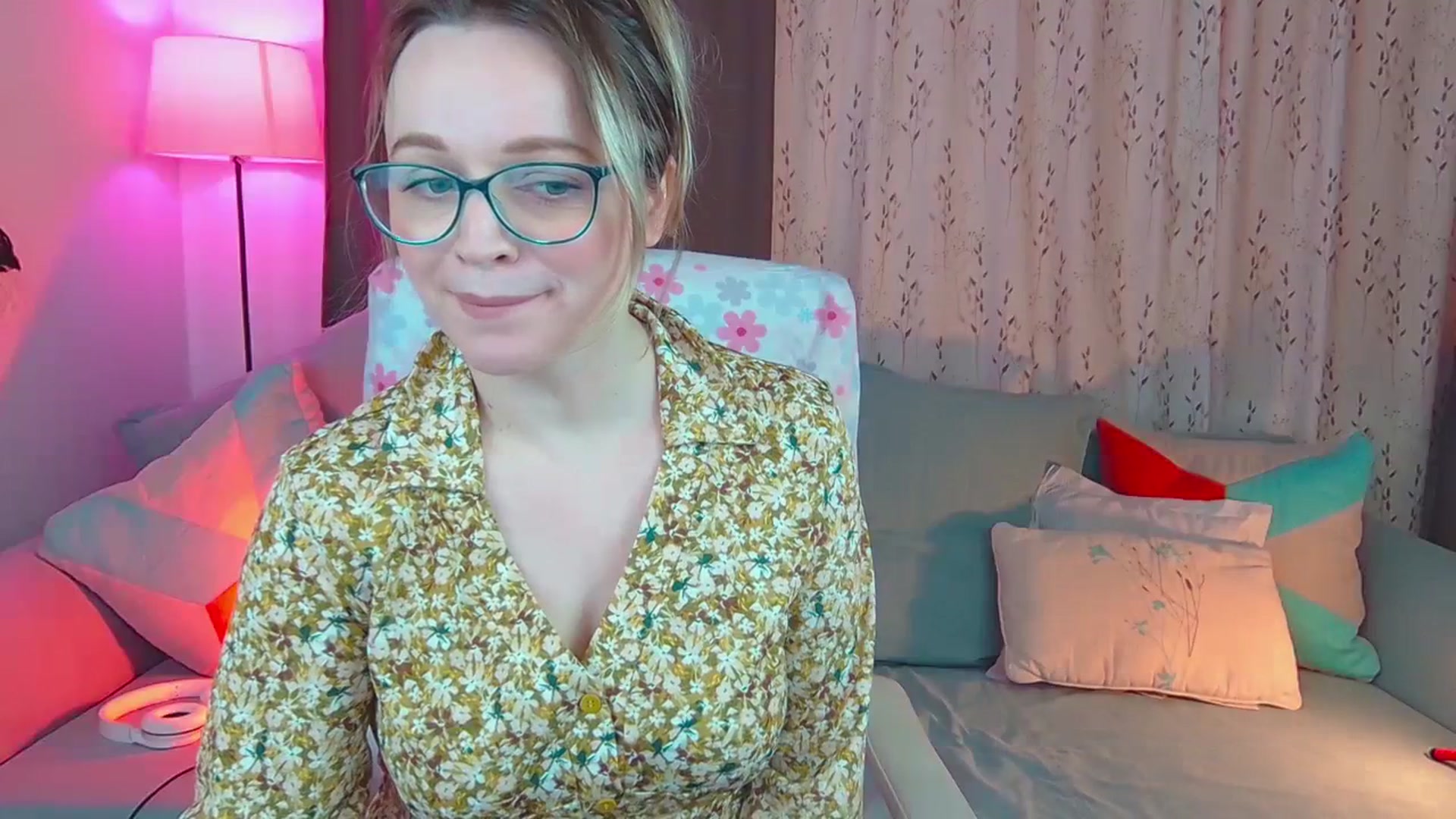Gallery image thumbnail from SweetDazzle's myfreecams stream on, 02/08/2024, 09:06 image 17 of 20