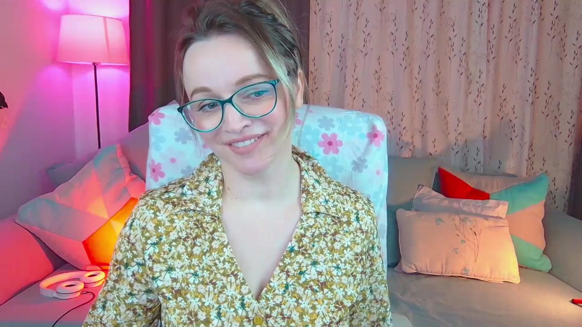 Gallery image thumbnail from SweetDazzle's myfreecams stream on, 02/08/2024, 09:06 image 3 of 20