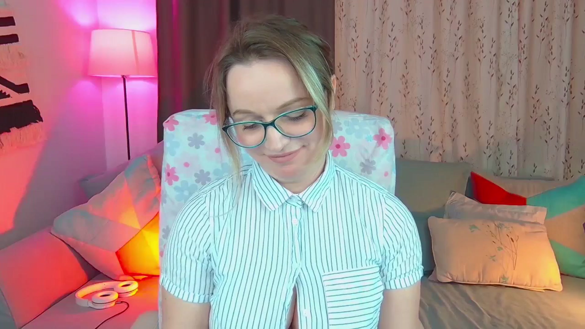 Gallery image thumbnail from SweetDazzle's myfreecams stream on, 02/09/2024, 13:27 image 2 of 20