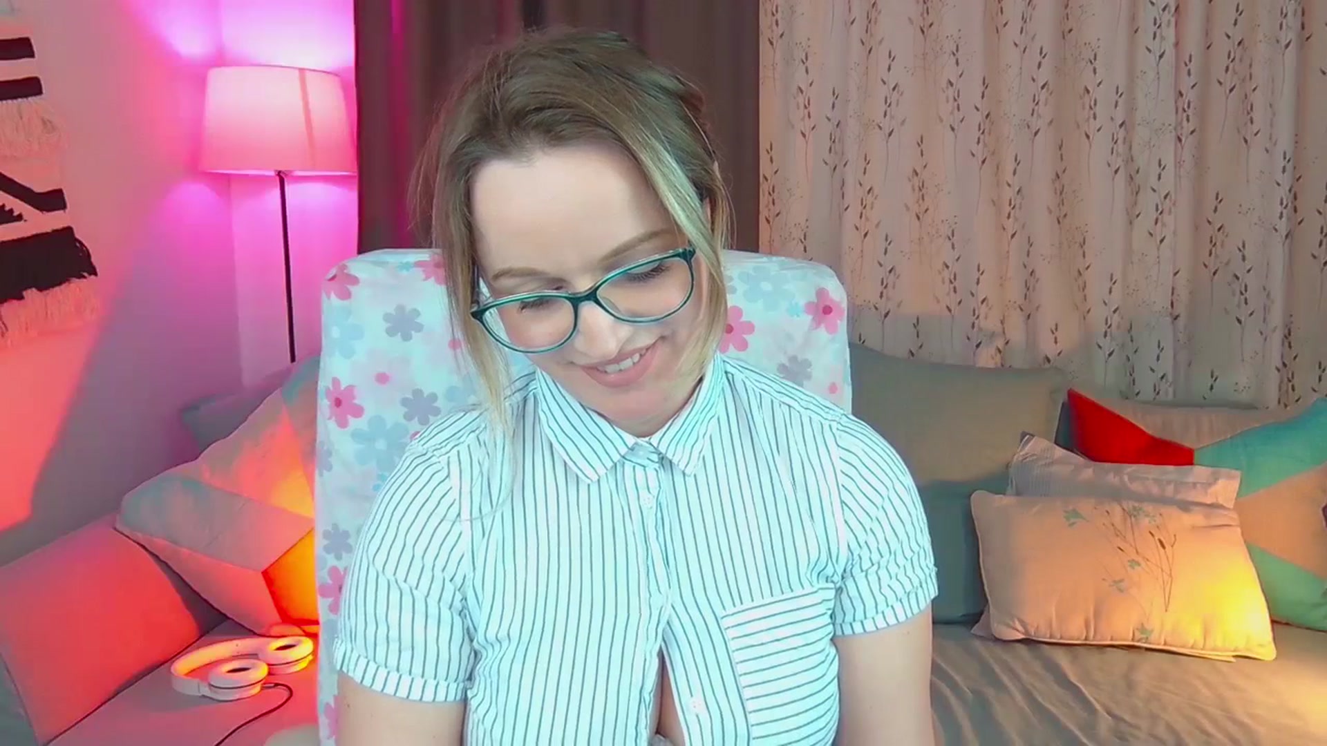 Gallery image thumbnail from SweetDazzle's myfreecams stream on, 02/09/2024, 13:27 image 3 of 20