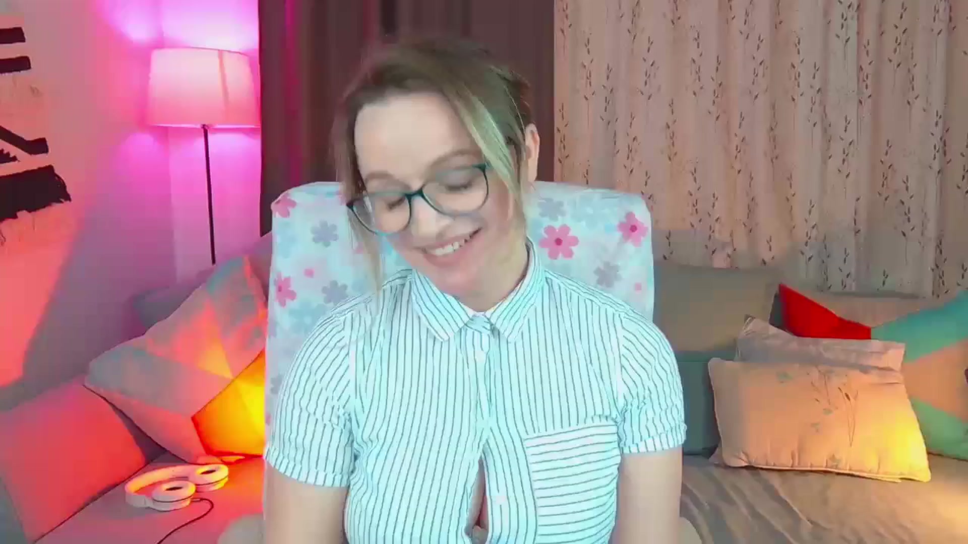 Gallery image thumbnail from SweetDazzle's myfreecams stream on, 02/09/2024, 13:27 image 1 of 20