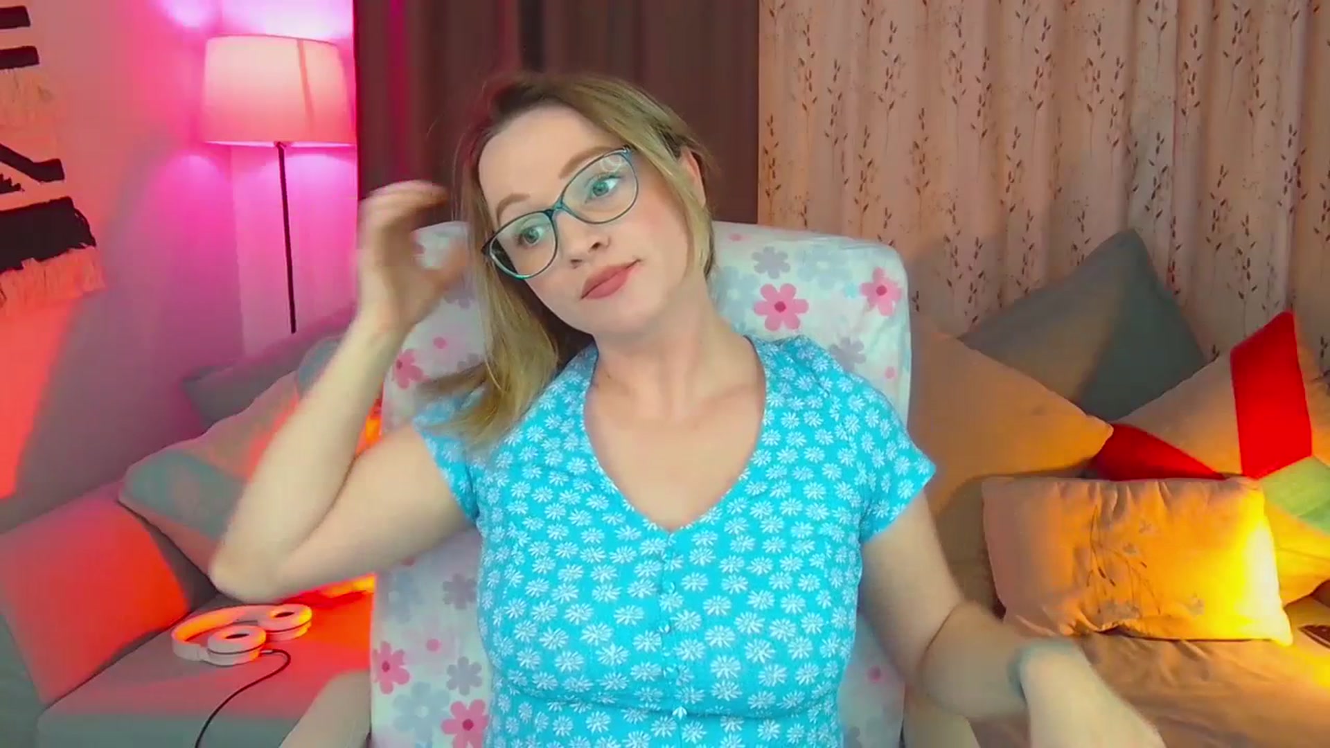 Gallery image thumbnail from SweetDazzle's myfreecams stream on, 02/11/2024, 12:22 image 2 of 20