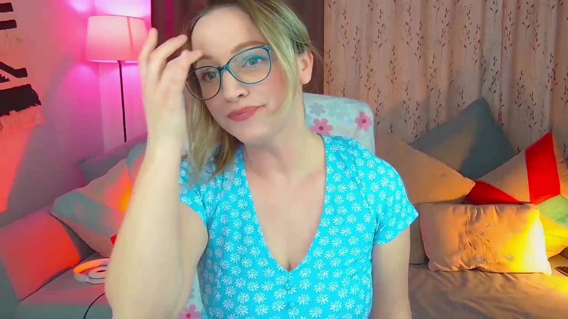 Gallery image thumbnail from SweetDazzle's myfreecams stream on, 02/11/2024, 12:22 image 14 of 20