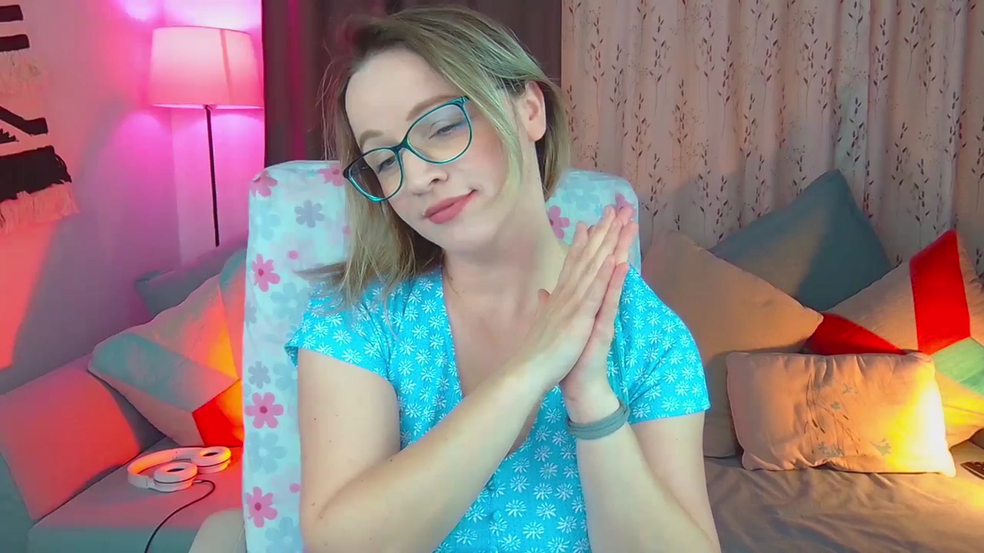 Gallery image thumbnail from SweetDazzle's myfreecams stream on, 02/11/2024, 12:22 image 4 of 20