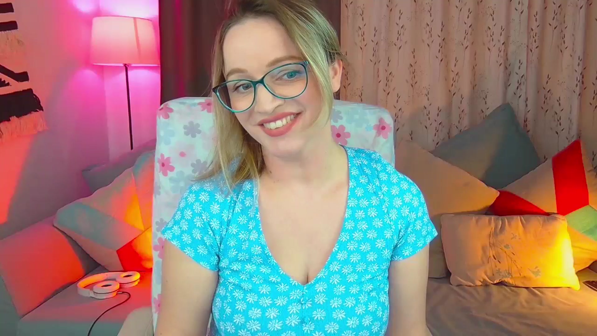 Gallery image thumbnail from SweetDazzle's myfreecams stream on, 02/11/2024, 12:22 image 12 of 20