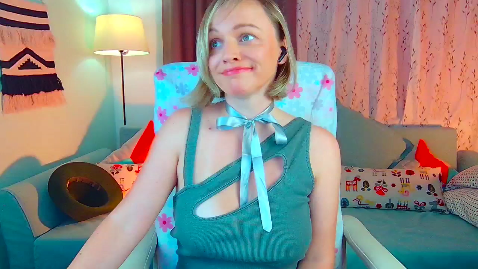 Gallery image thumbnail from SweetDazzle's myfreecams stream on, 07/08/2024, 18:04 image 12 of 20
