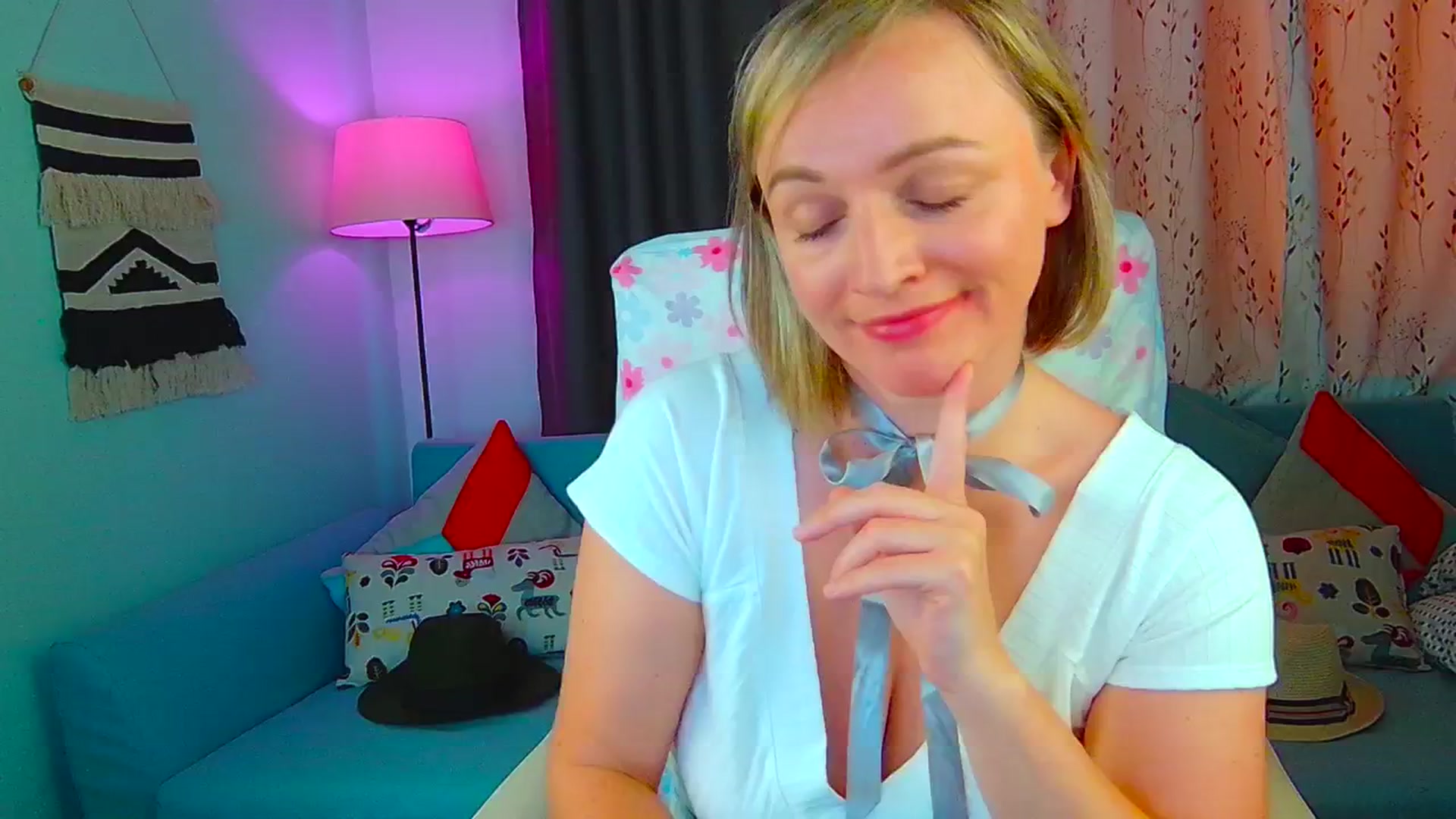 Gallery image thumbnail from SweetDazzle's myfreecams stream on, 07/12/2024, 10:07 image 7 of 20
