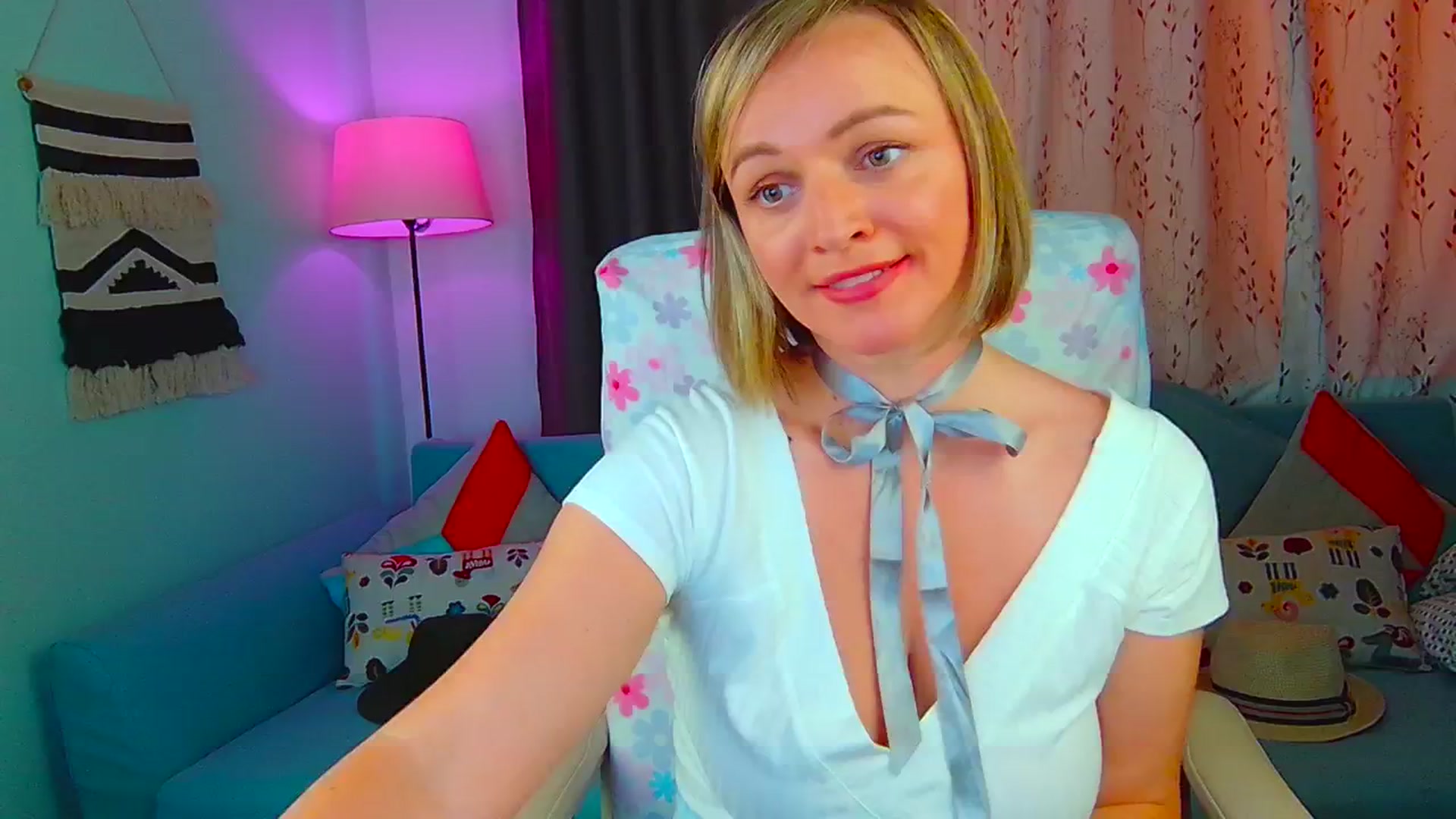 Gallery image thumbnail from SweetDazzle's myfreecams stream on, 07/12/2024, 10:07 image 10 of 20