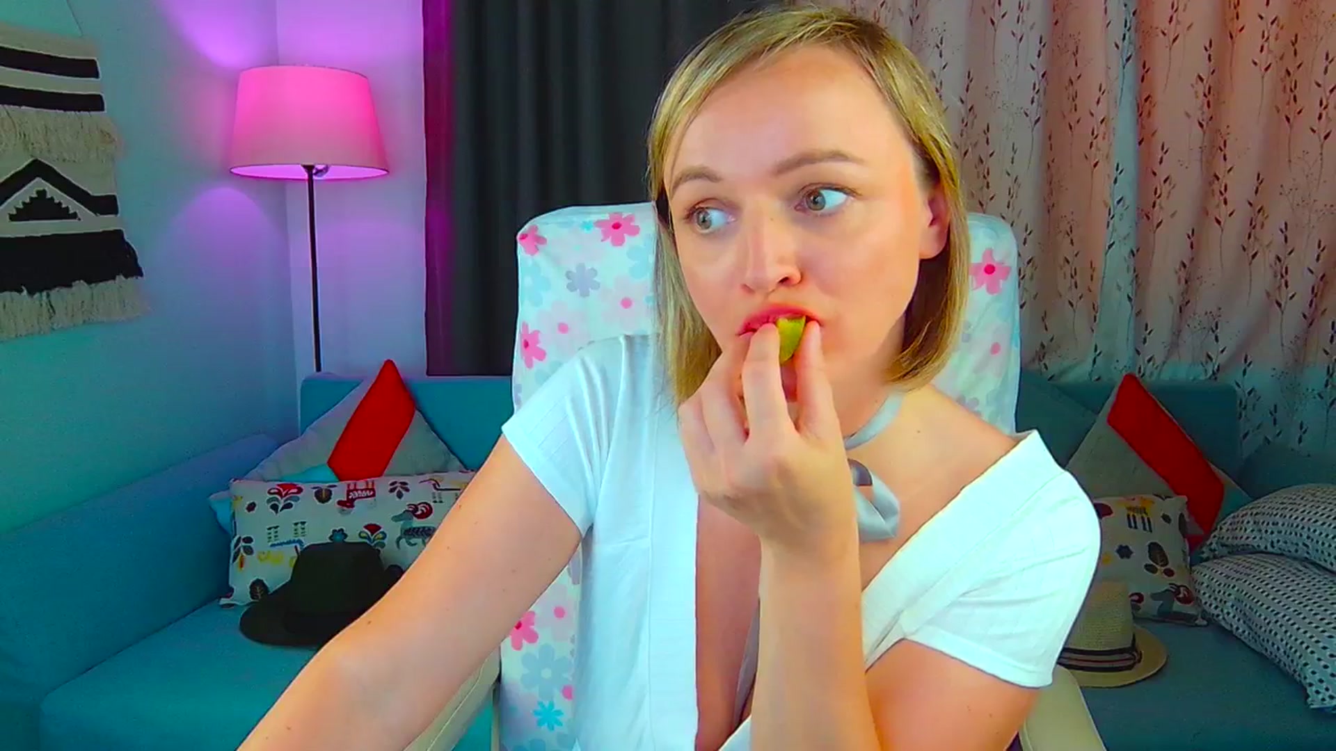 Gallery image thumbnail from SweetDazzle's myfreecams stream on, 07/12/2024, 11:52 image 13 of 20