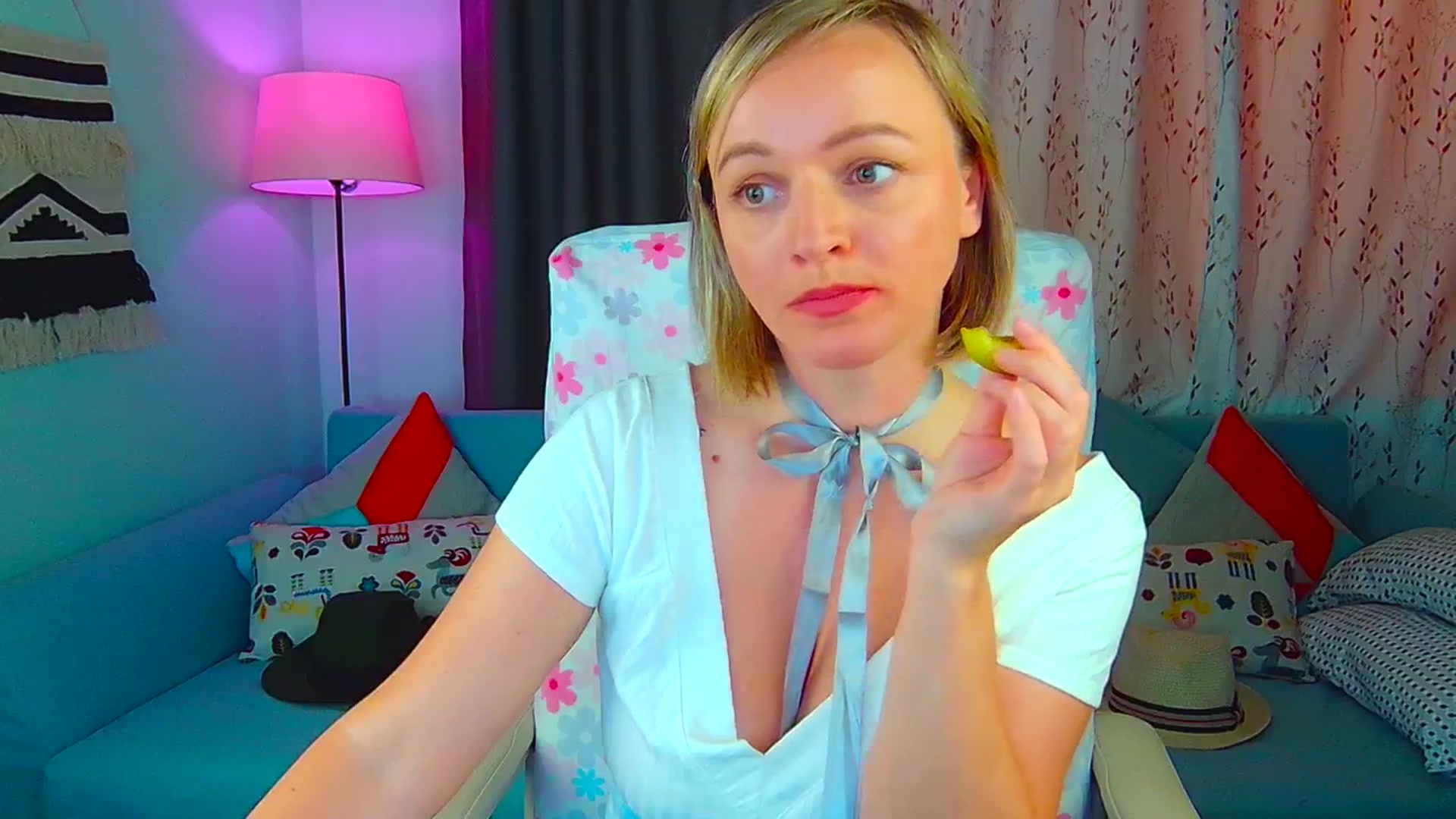 Gallery image thumbnail from SweetDazzle's myfreecams stream on, 07/12/2024, 11:52 image 10 of 20