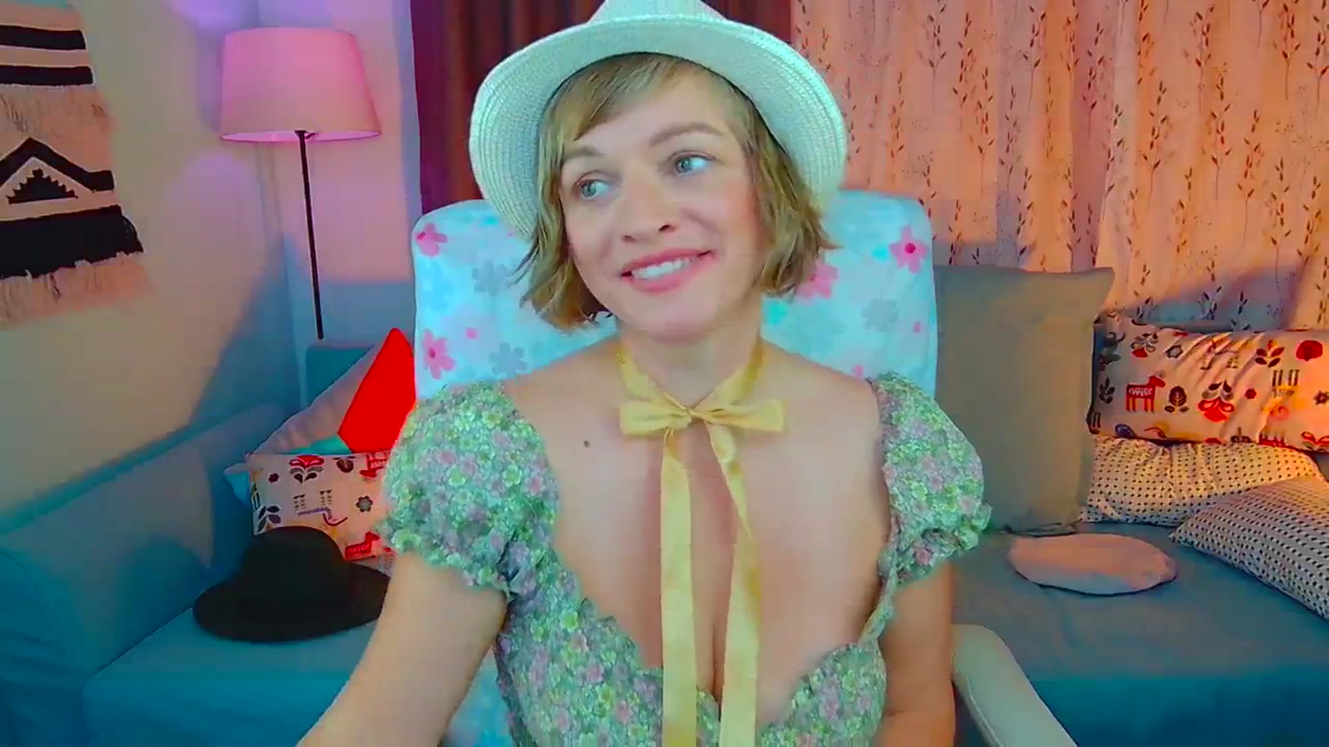 Gallery image thumbnail from SweetDazzle's myfreecams stream on, 07/25/2024, 10:17 image 8 of 20