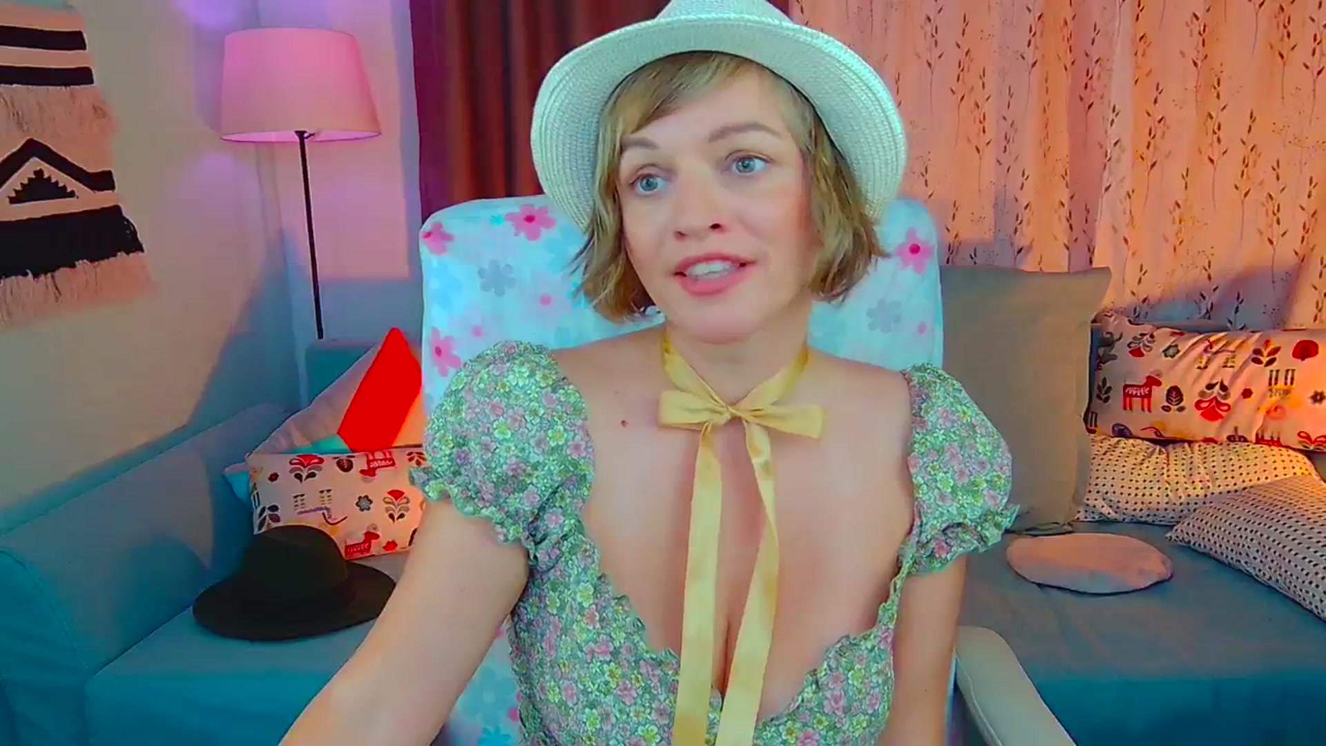 Gallery image thumbnail from SweetDazzle's myfreecams stream on, 07/25/2024, 10:17 image 2 of 20
