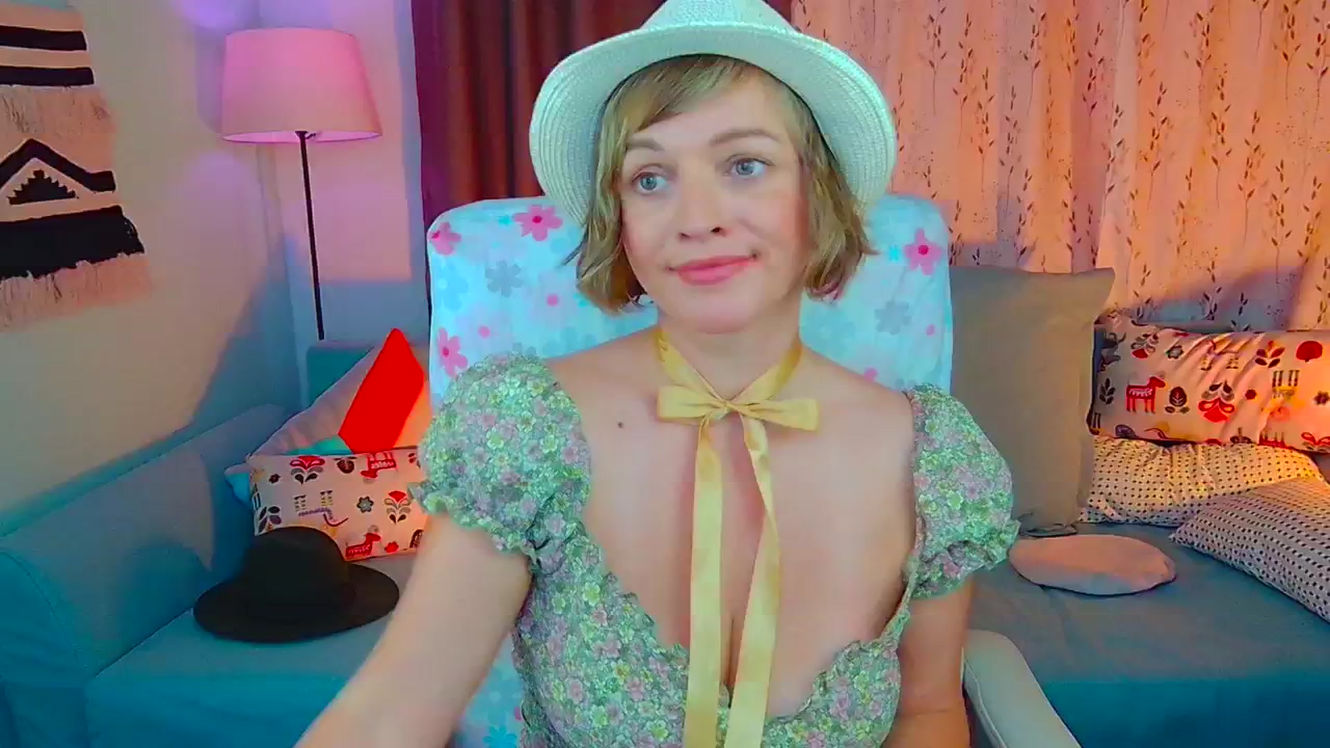 Gallery image thumbnail from SweetDazzle's myfreecams stream on, 07/25/2024, 10:17 image 1 of 20
