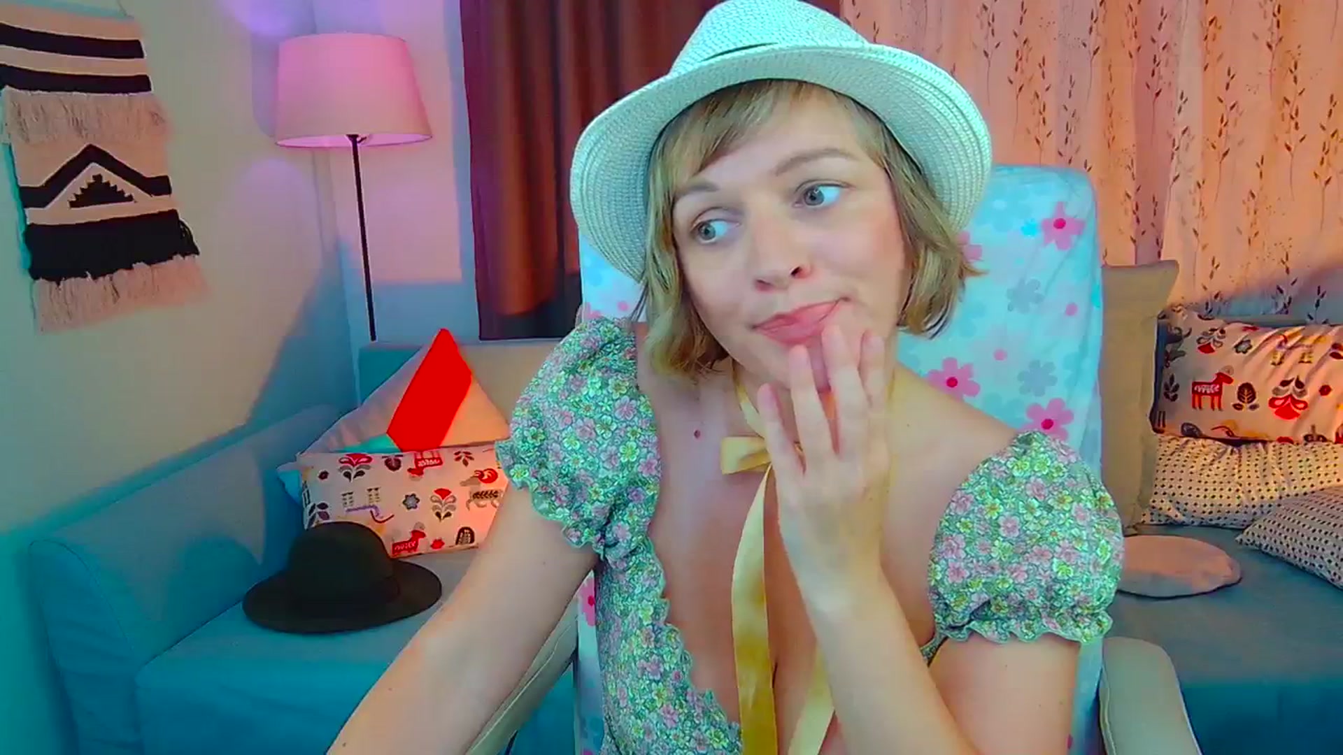 Gallery image thumbnail from SweetDazzle's myfreecams stream on, 07/25/2024, 12:38 image 17 of 20