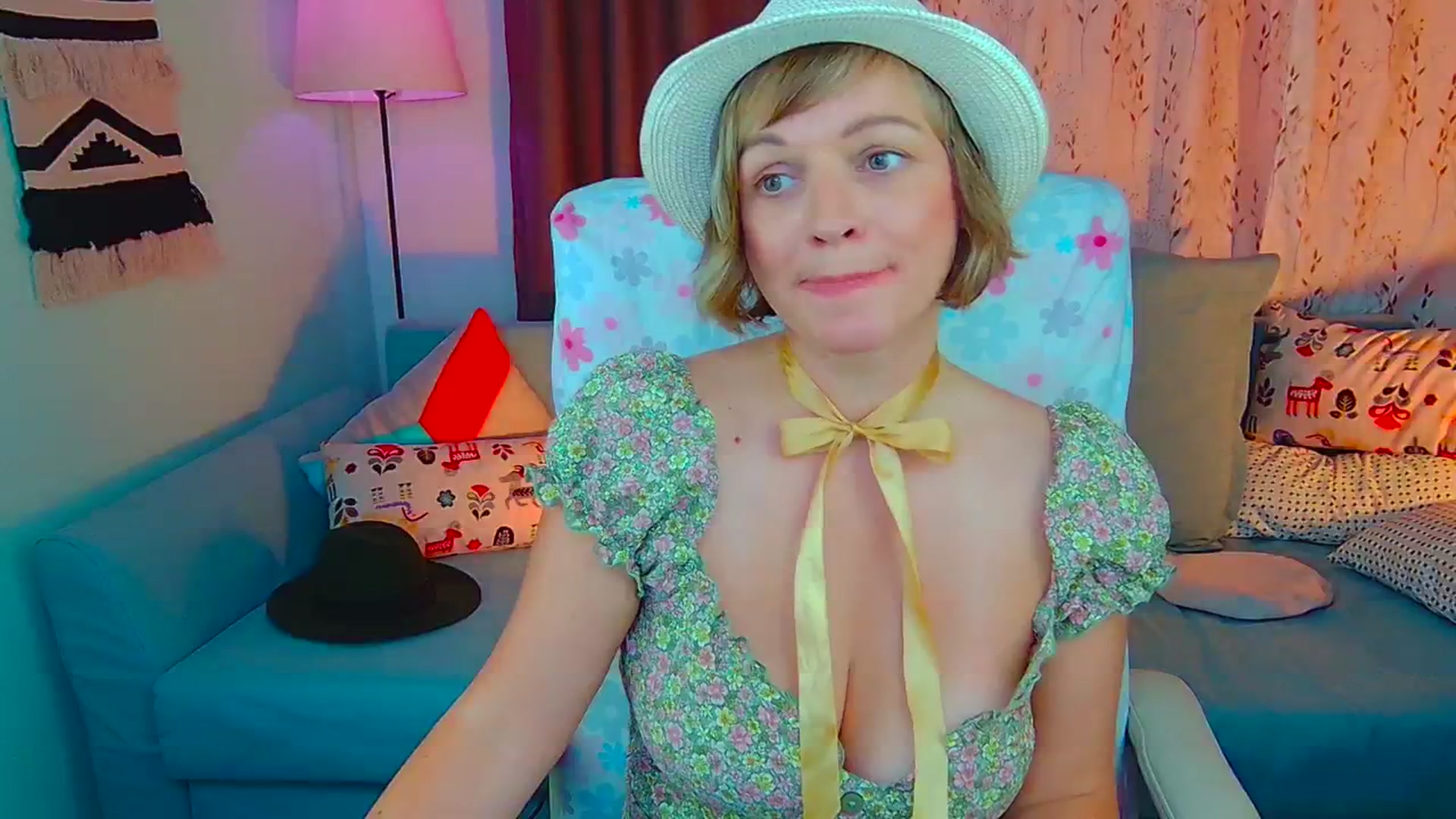 Gallery image thumbnail from SweetDazzle's myfreecams stream on, 07/25/2024, 12:38 image 10 of 20